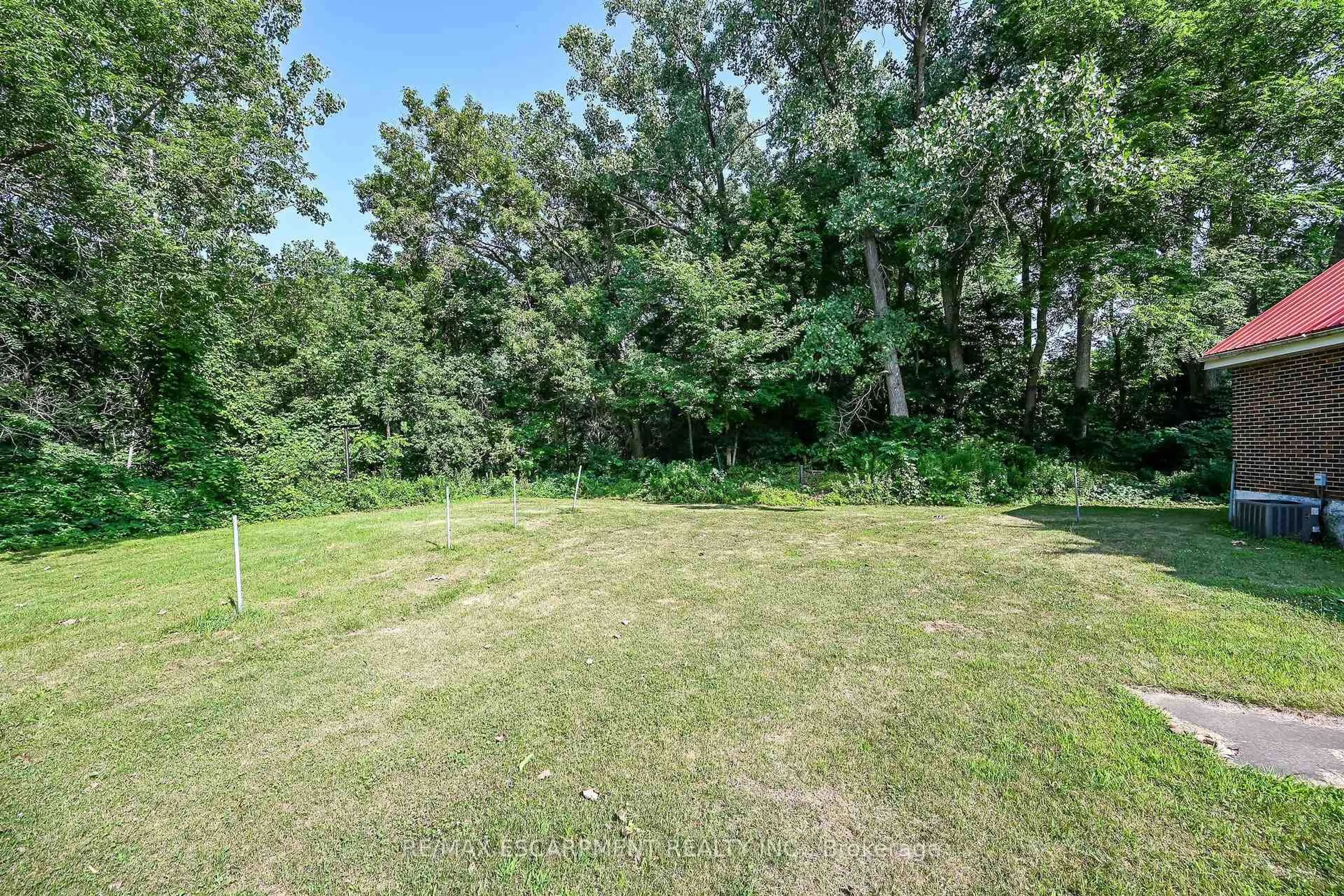 A pic from outside/outdoor area/front of a property/back of a property/a pic from drone, forest/trees view for 60 LOCKS Rd, Brantford Ontario N3S 6Y9