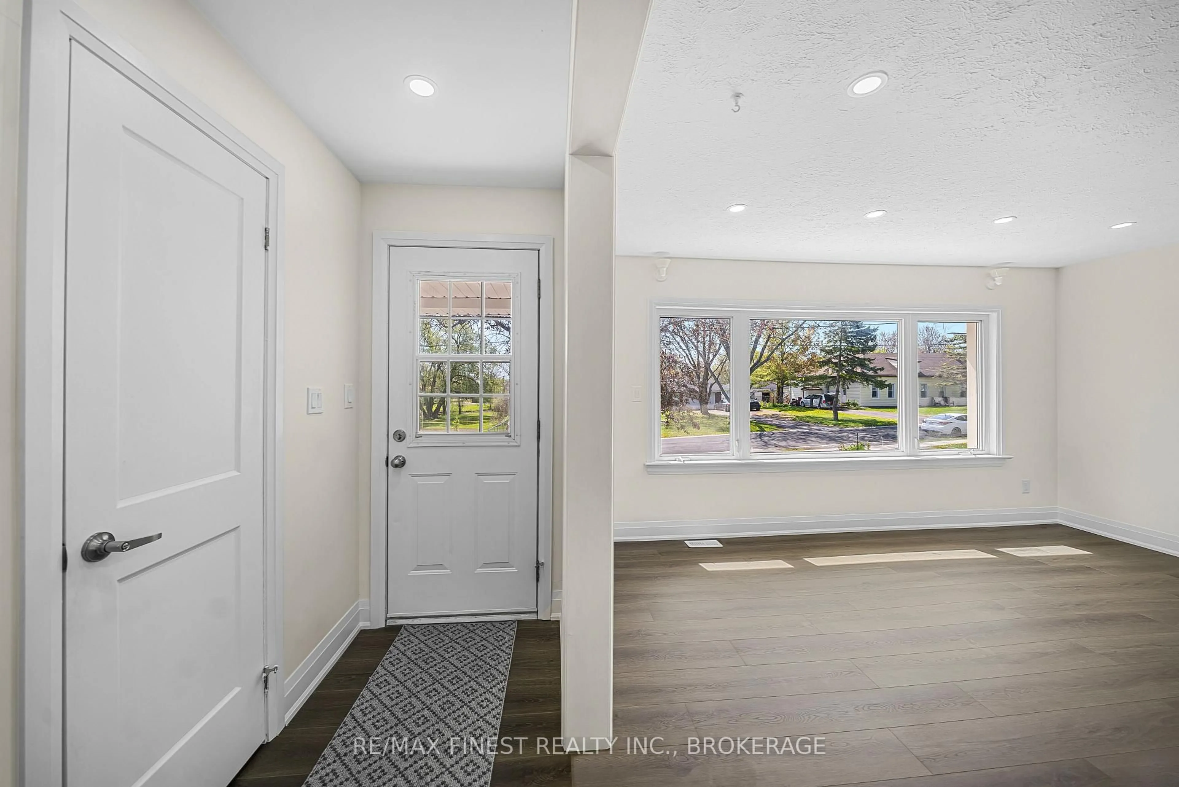 Indoor entryway for 320 Academy St, Bath Ontario K0H 1G0