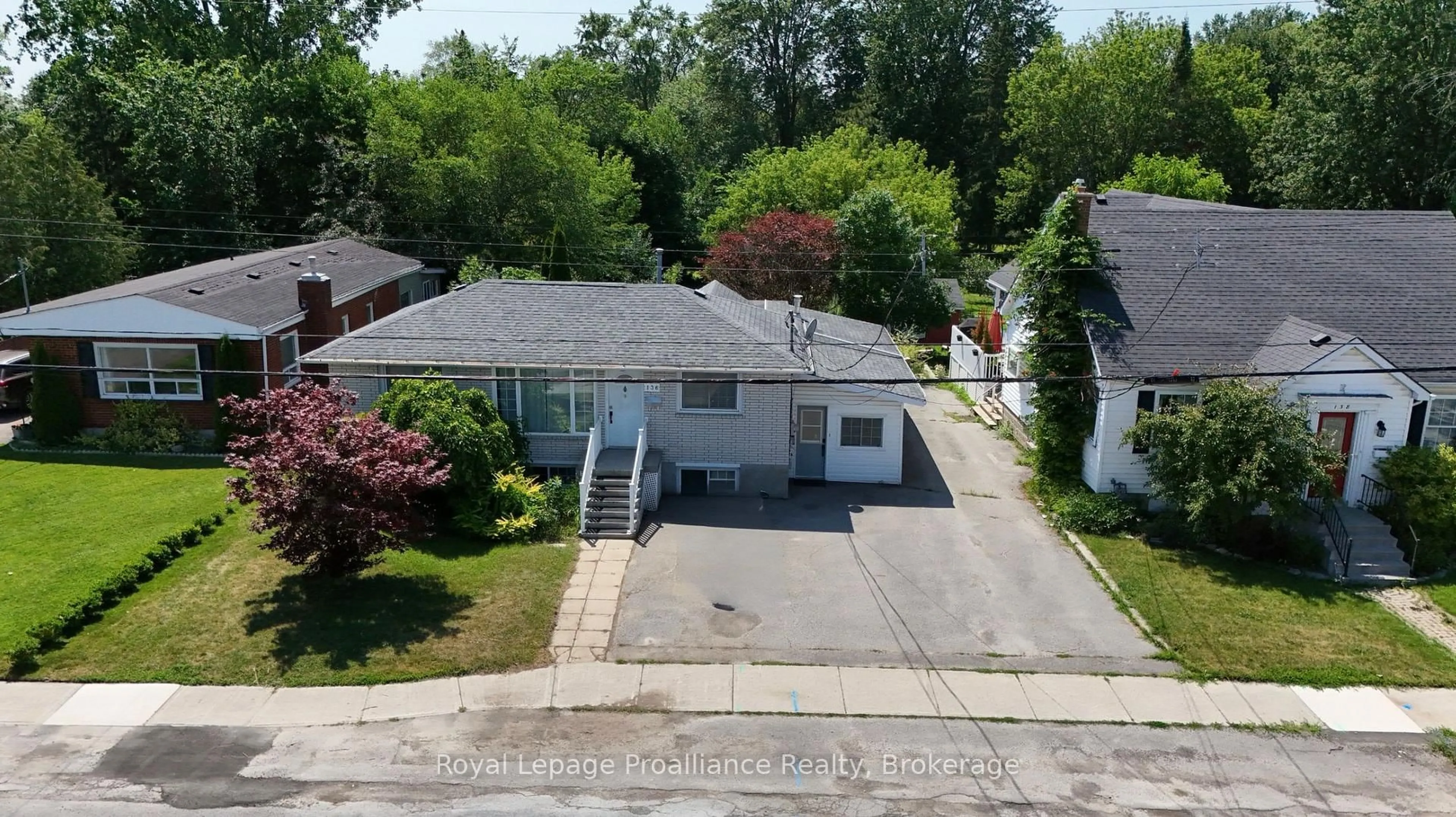 A pic from outside/outdoor area/front of a property/back of a property/a pic from drone, street for 136 Macdonald Ave, Belleville Ontario K8N 3Y3