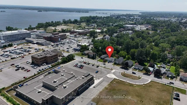 136 Macdonald Ave, Belleville 2