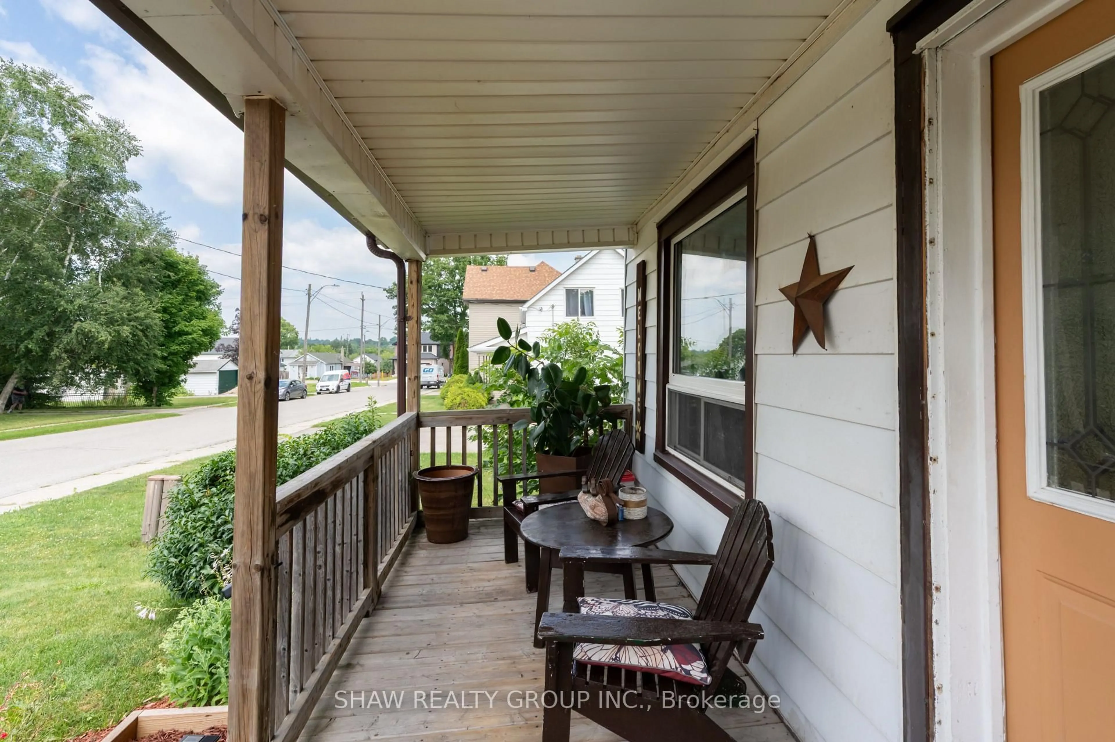 Patio, street for 127 Bond St St, Ingersoll Ontario N5C 3A8