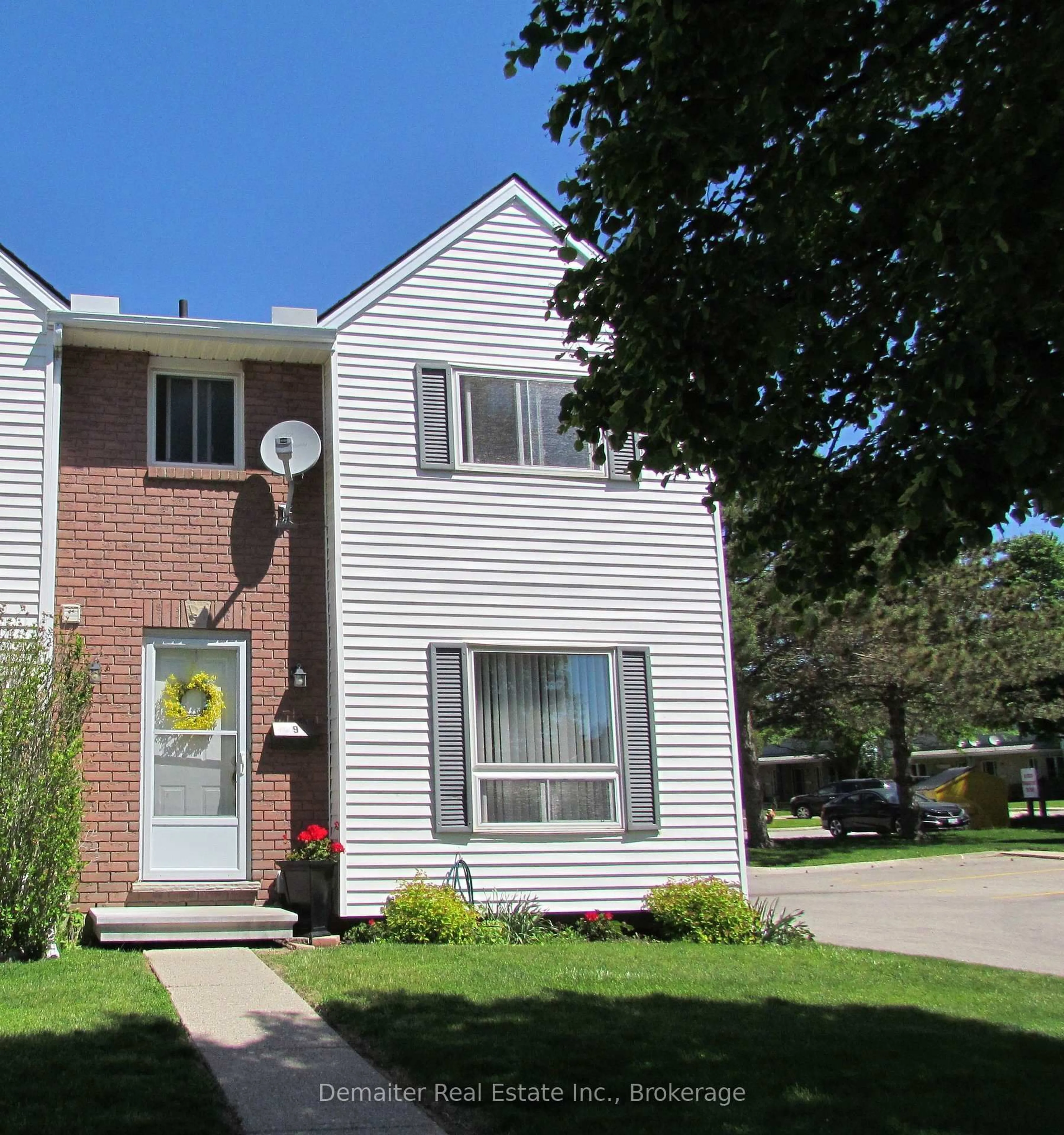 Home with vinyl exterior material, street for 380 Quarterline Rd #9, Tillsonburg Ontario N4G 5L5