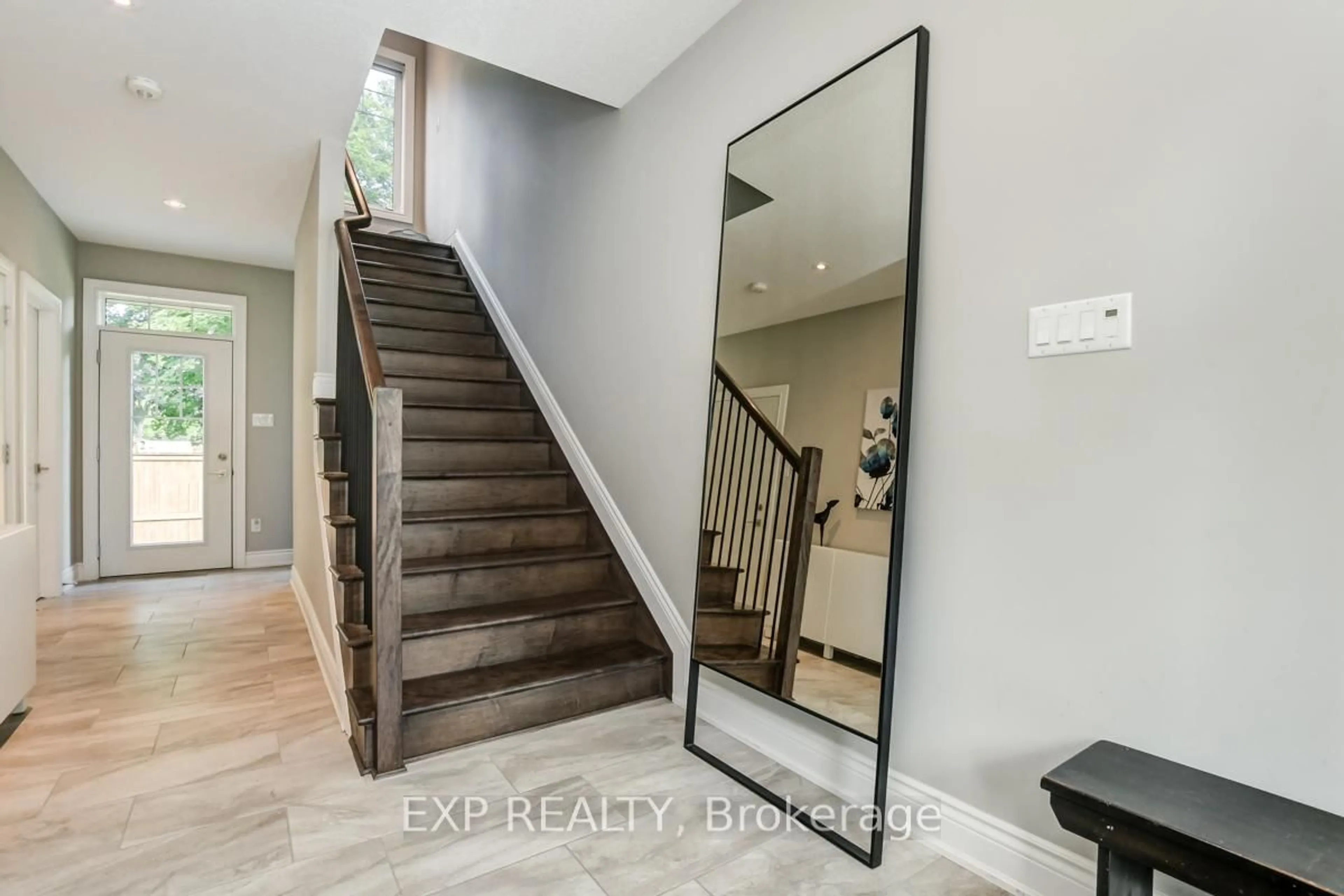 Indoor entryway for 703 Reverie Private, Stittsville Ontario K2S 1E3