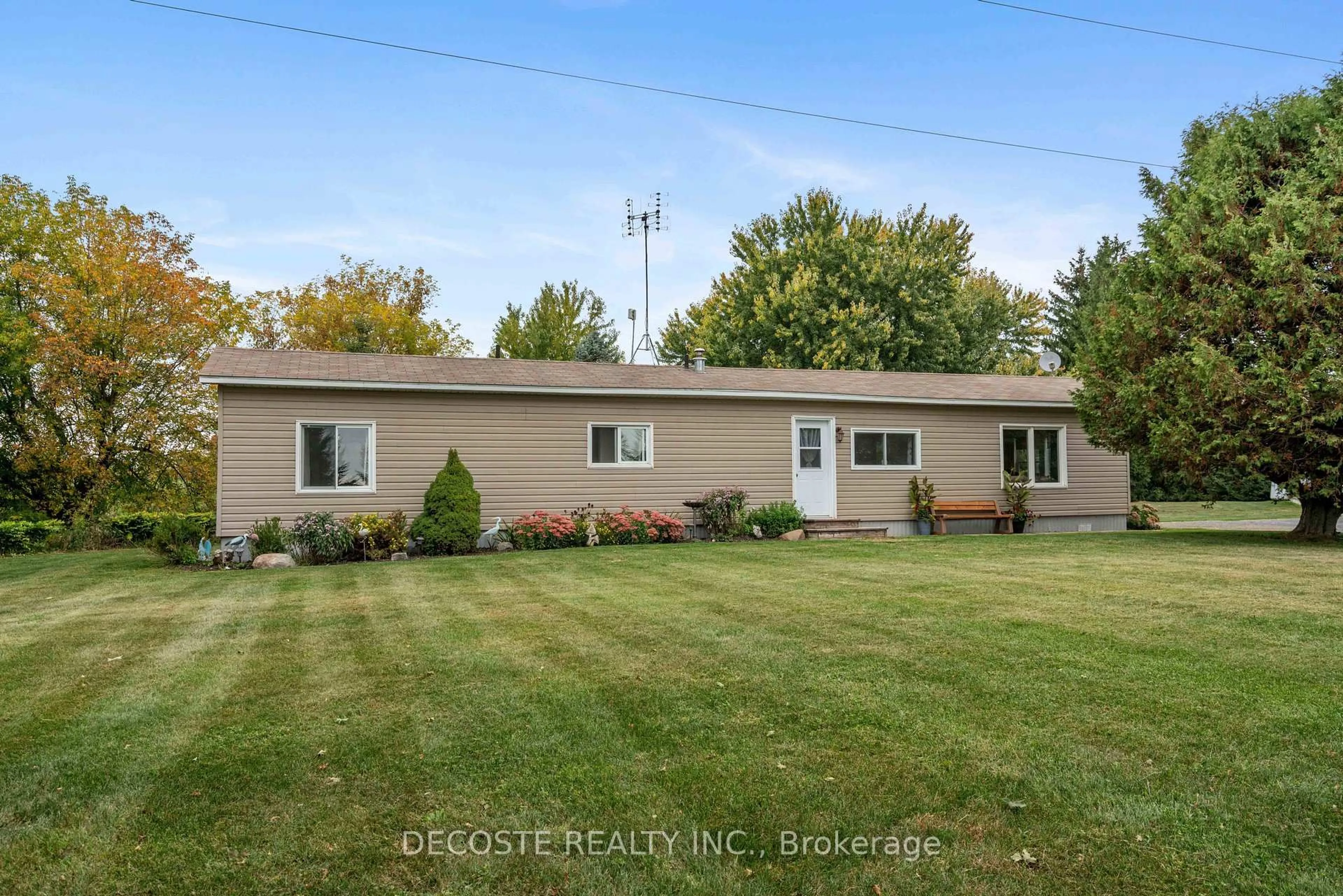 Home with vinyl exterior material, street for 17471 Allaire Rd, North Stormont Ontario K0C 1W0
