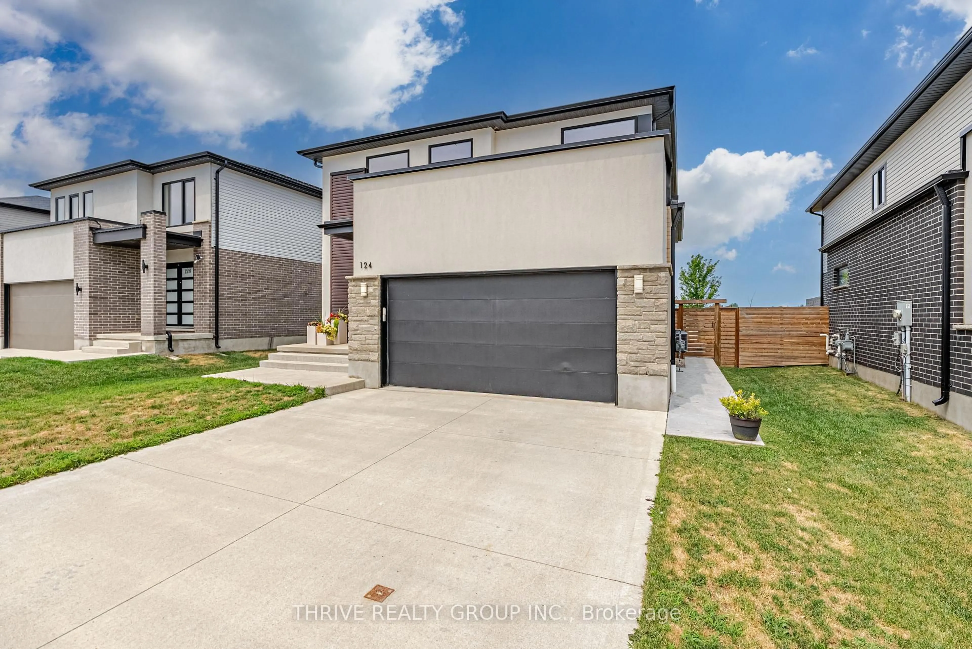 A pic from outside/outdoor area/front of a property/back of a property/a pic from drone, street for 124 Crestview Dr, Middlesex Centre Ontario N0L 1R0