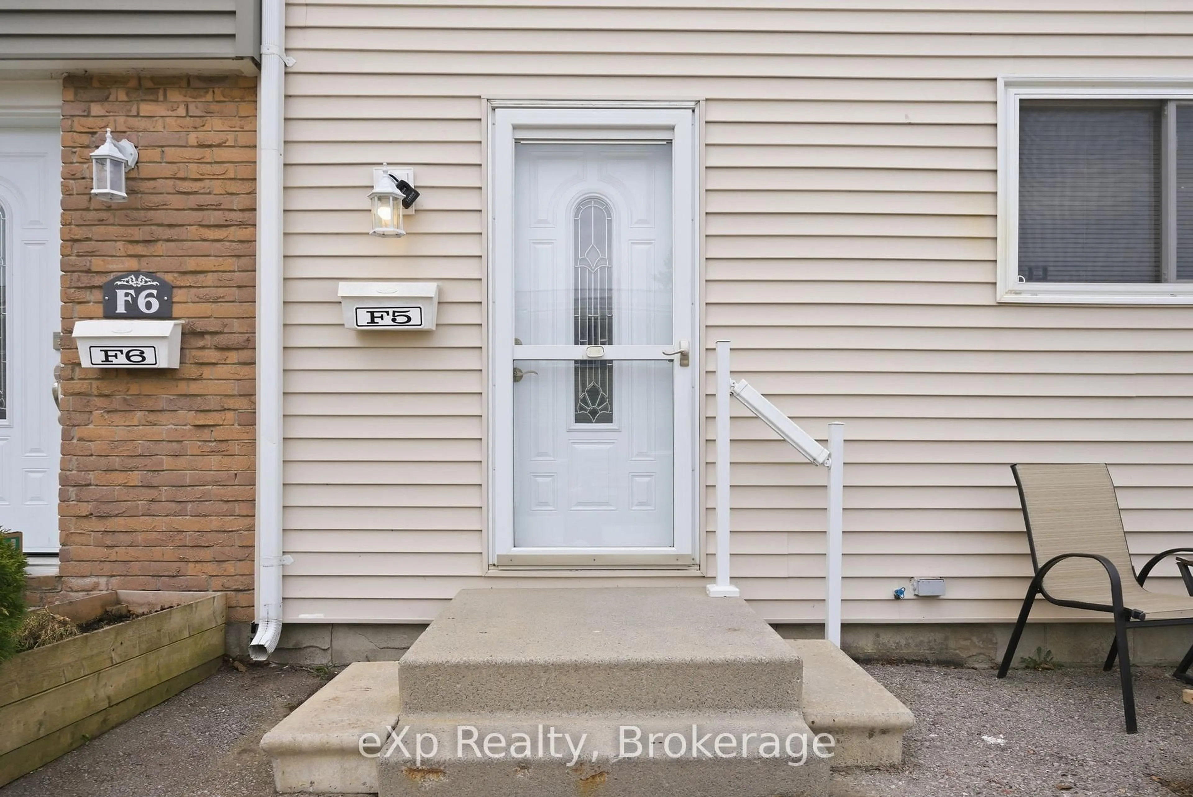 Indoor entryway for 400 Westwood Dr #F5, Cobourg Ontario K9A 2B6