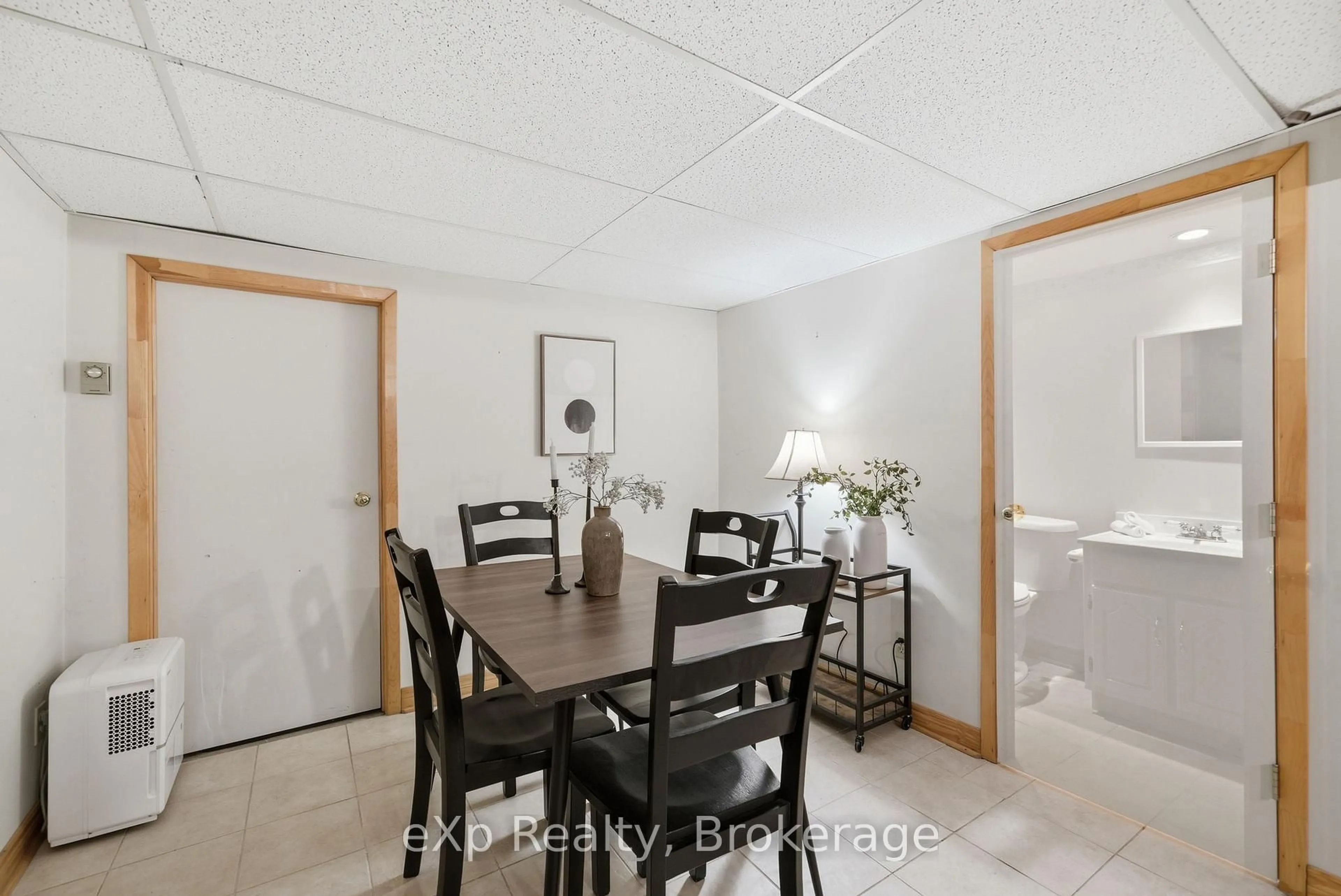 Dining room, ceramic/tile floor for 400 Westwood Dr #F5, Cobourg Ontario K9A 2B6