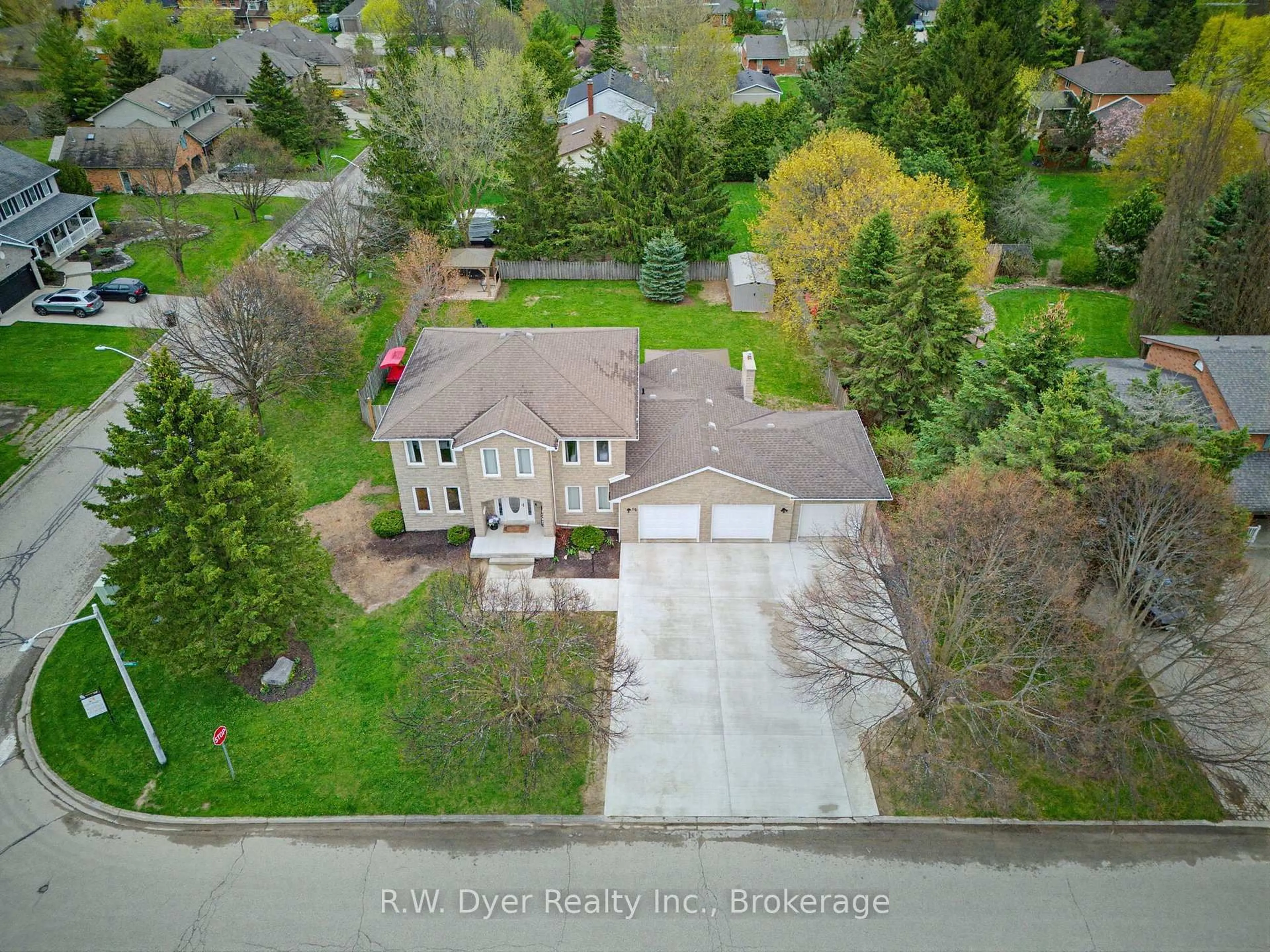 A pic from outside/outdoor area/front of a property/back of a property/a pic from drone, street for 15 Danube Dr, Woolwich Ontario N0B 2M1