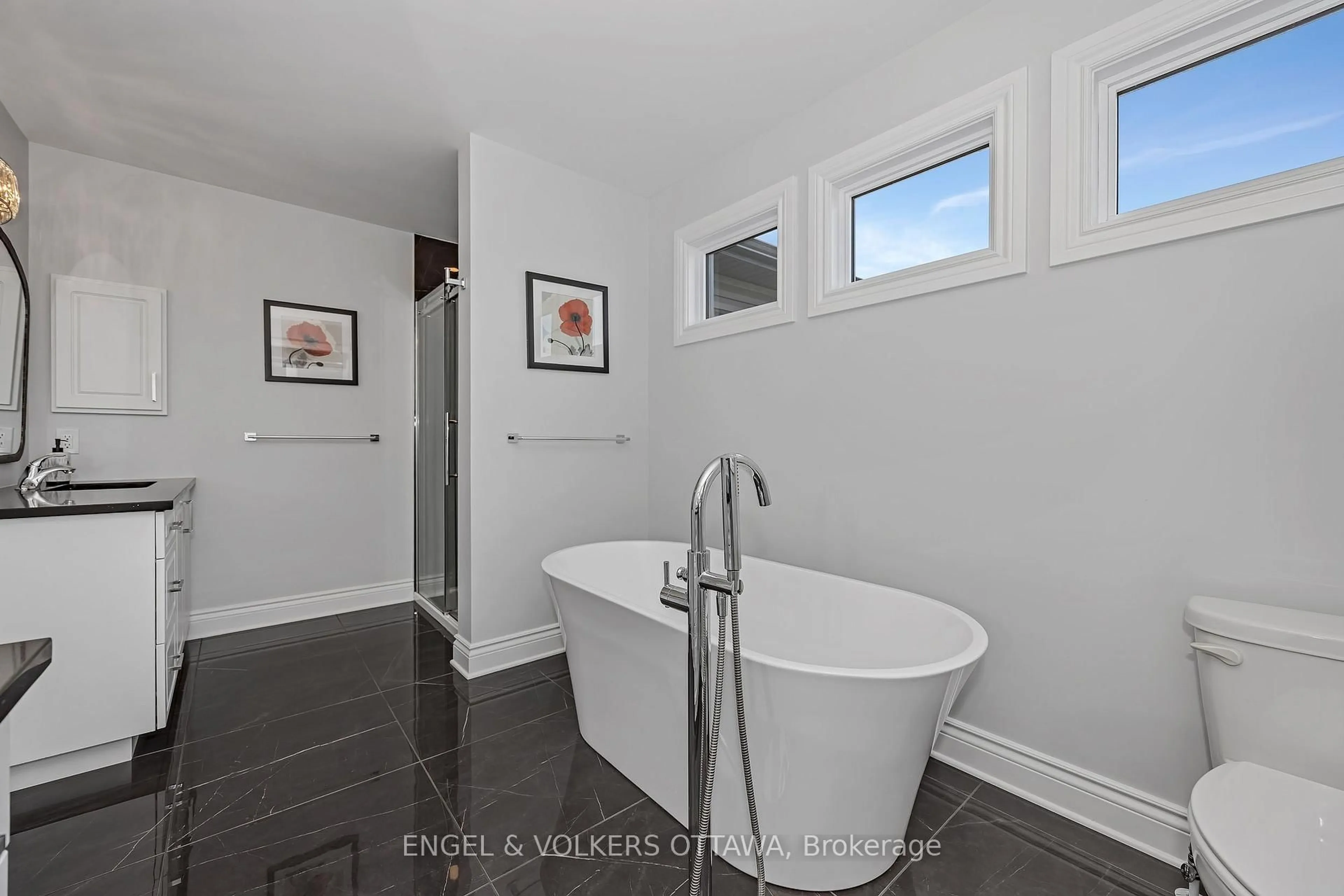 Contemporary bathroom, ceramic/tile floor for 1082 Docteur Corbeil Blvd, Clarence-Rockland Ontario K4K 0E9