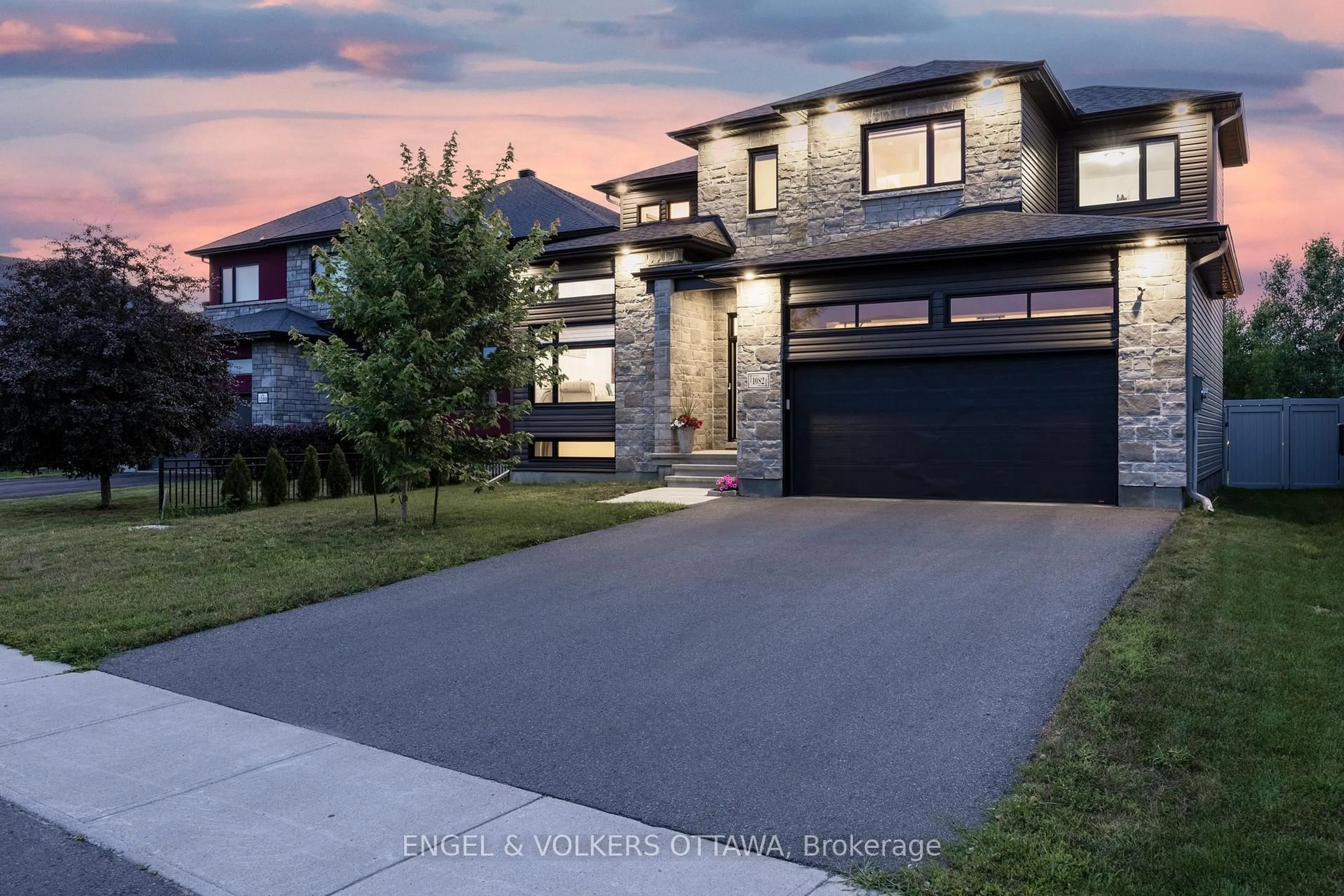 Home with brick exterior material, street for 1082 Docteur Corbeil Blvd, Clarence-Rockland Ontario K4K 0E9