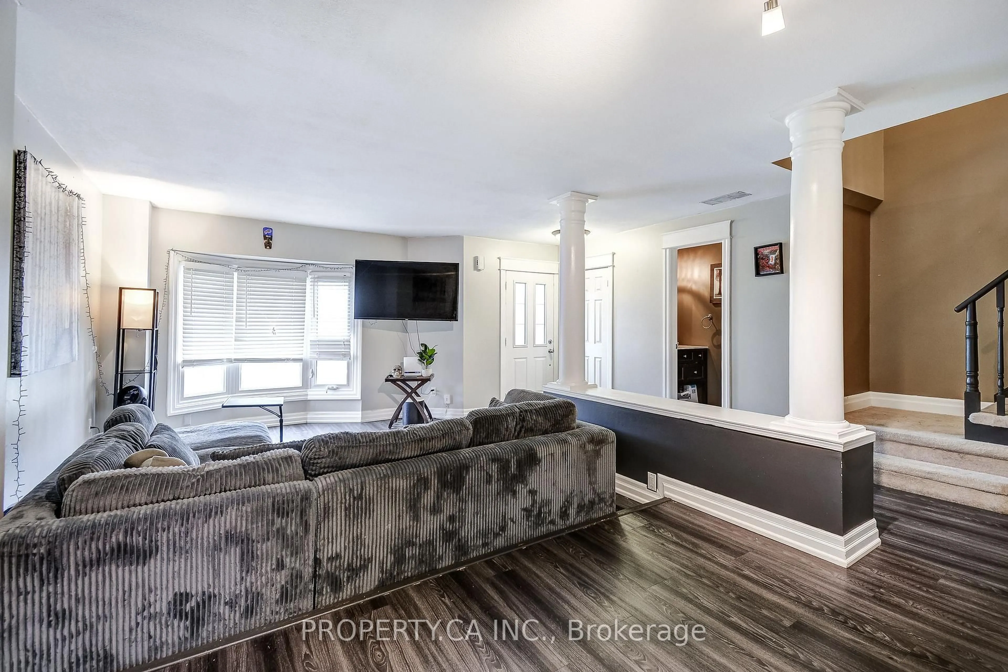 Living room with furniture, unknown for 3 Waterford Cres, Hamilton Ontario L8E 4Z8
