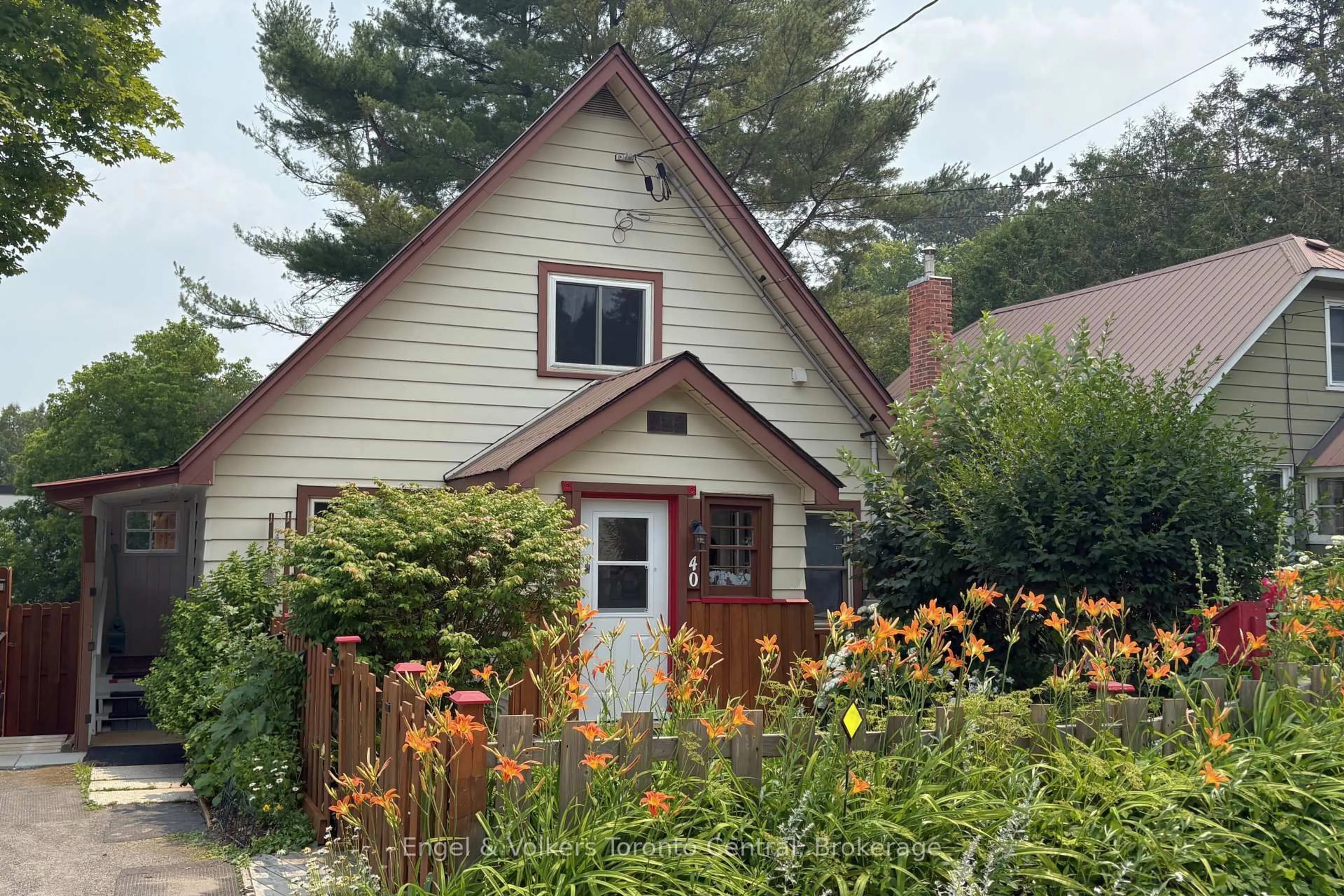 Shed for 40 West St, Huntsville Ontario P1H 1P6