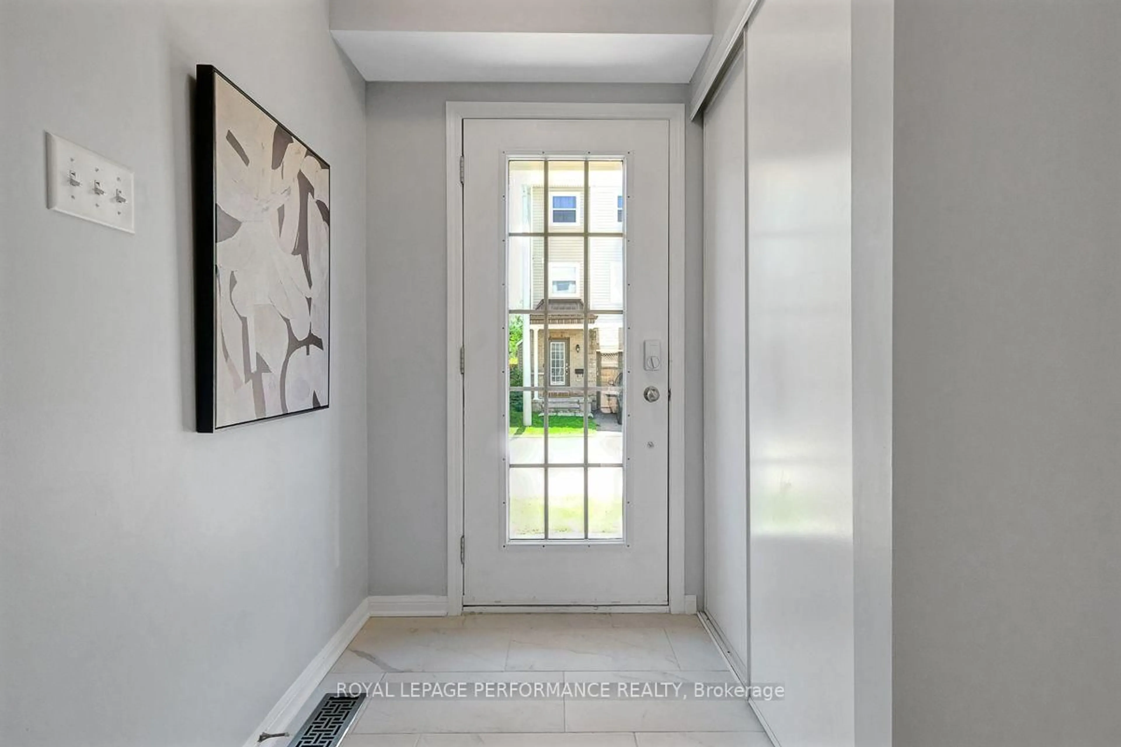 Indoor entryway for 759 Sanibel Private, Ottawa Ontario K2H 0A8