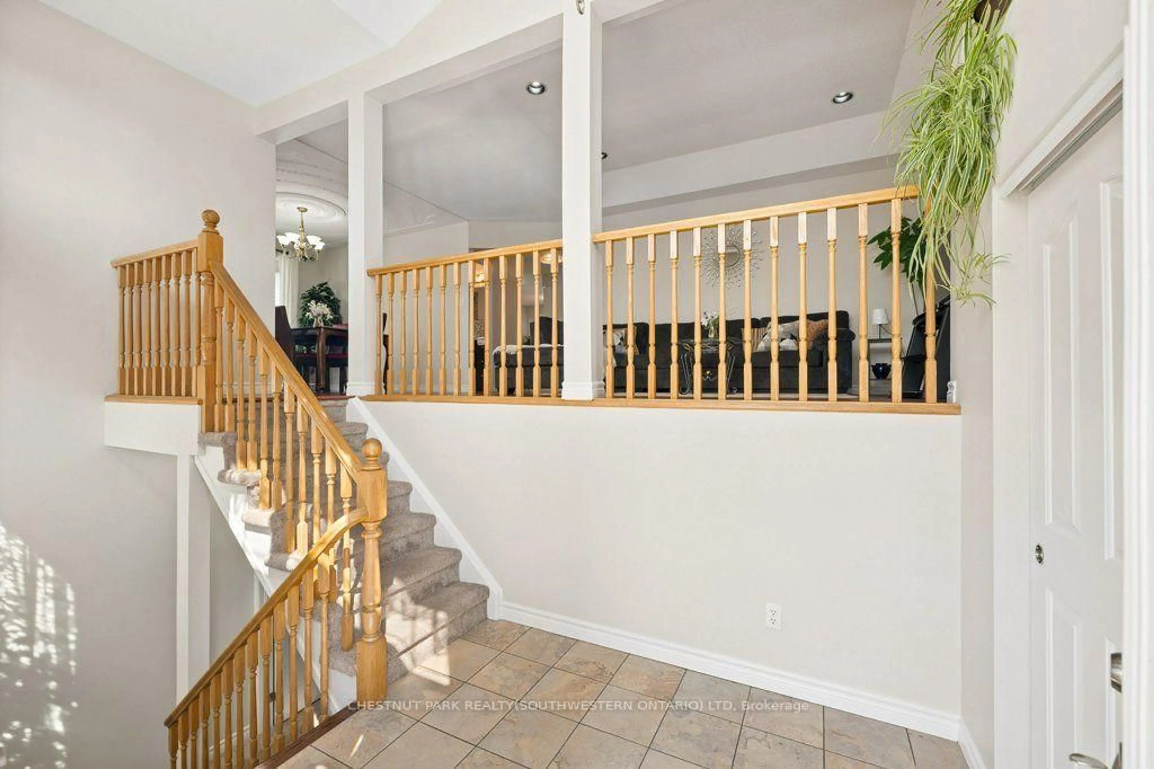 Indoor foyer for 158 Bankside Dr, Kitchener Ontario N2N 3E4
