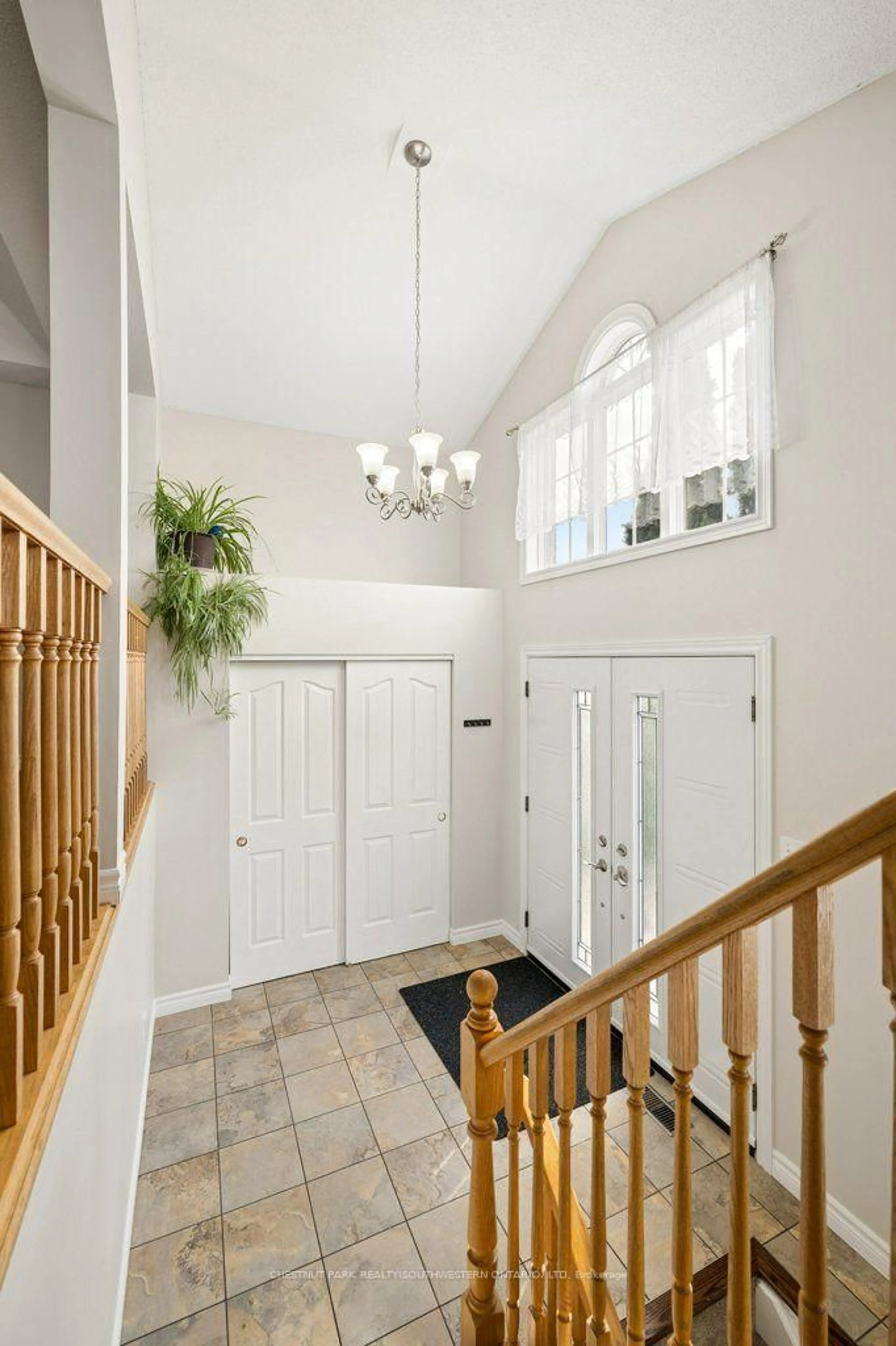 Indoor entryway for 158 Bankside Dr, Kitchener Ontario N2N 3E4