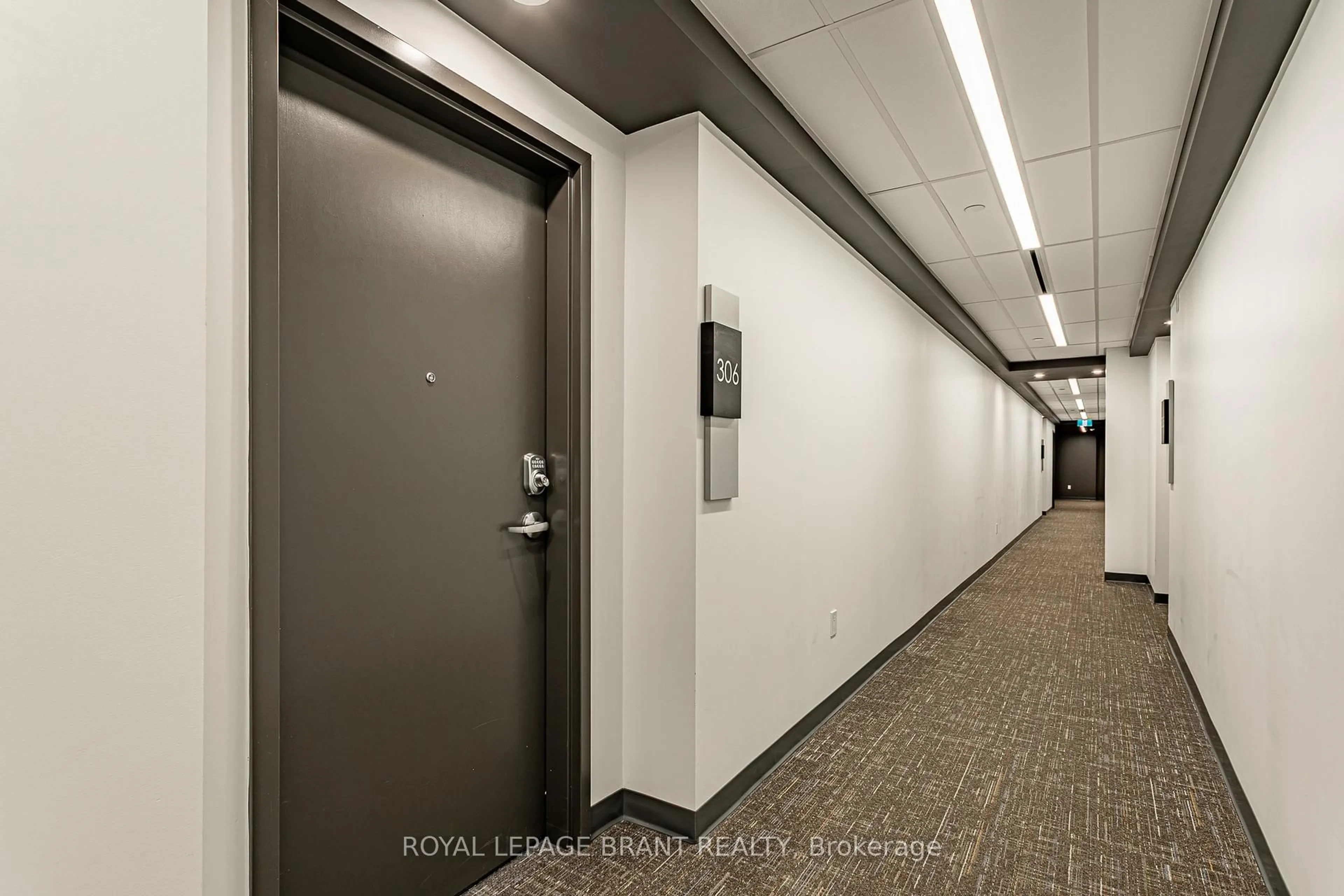 Indoor foyer for 38 Harbour St #306, Norfolk Ontario N0A 1N0