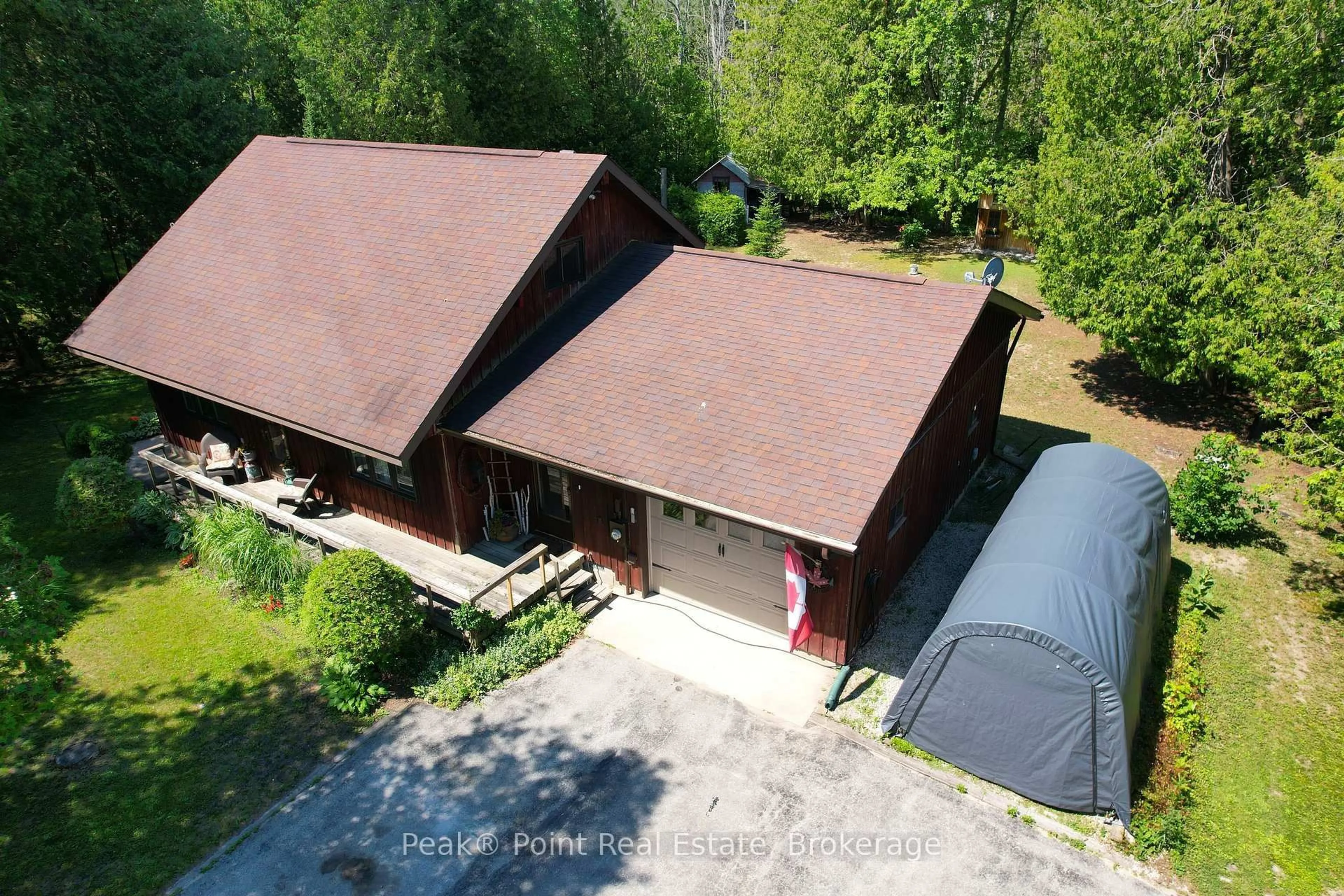 A pic from outside/outdoor area/front of a property/back of a property/a pic from drone, building for 6 WHITEFISH Blvd, South Bruce Peninsula Ontario N0H 2T0