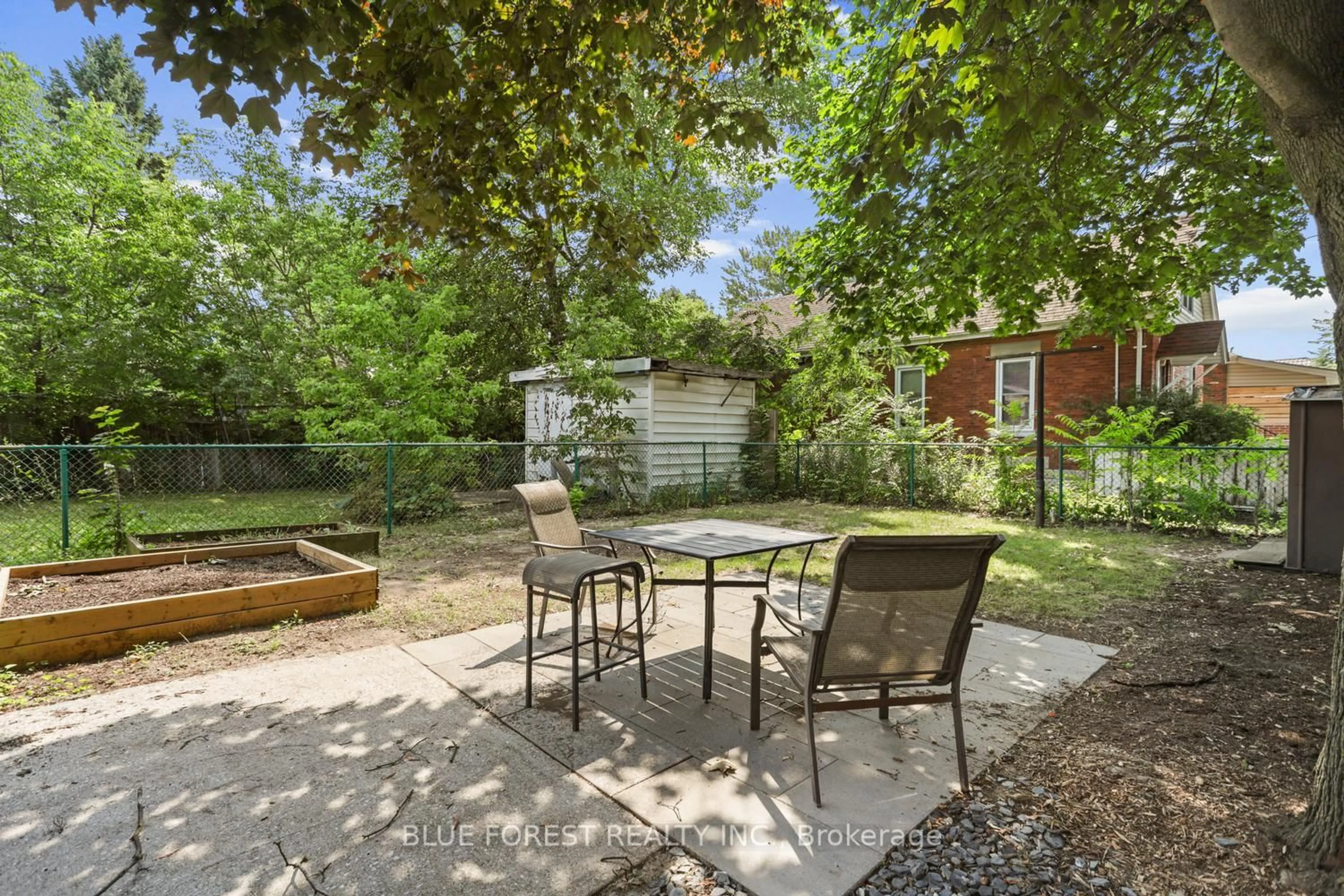 Patio, street for 25 Major St, London East Ontario N5Z 1E2