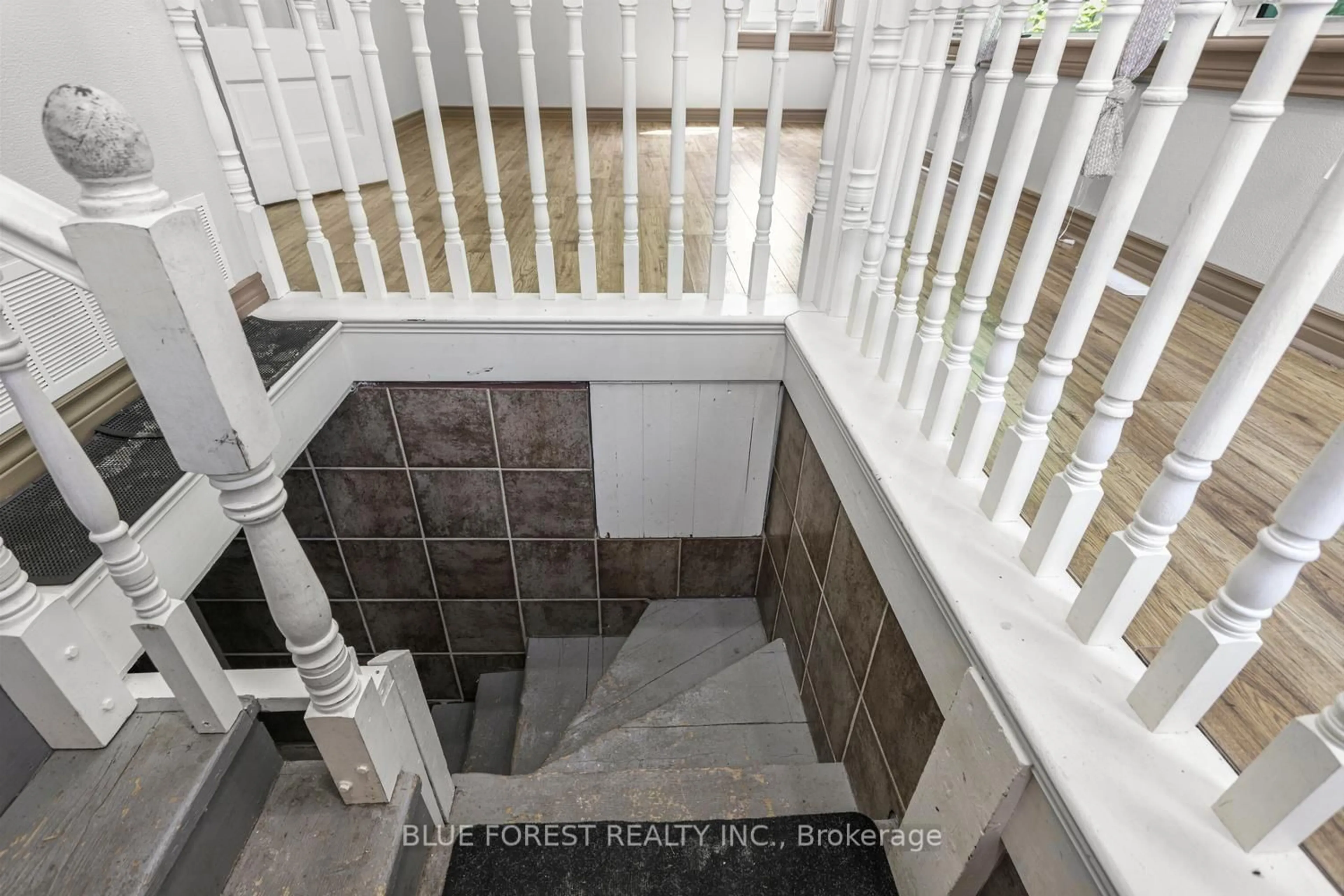 Stairs for 25 Major St, London East Ontario N5Z 1E2