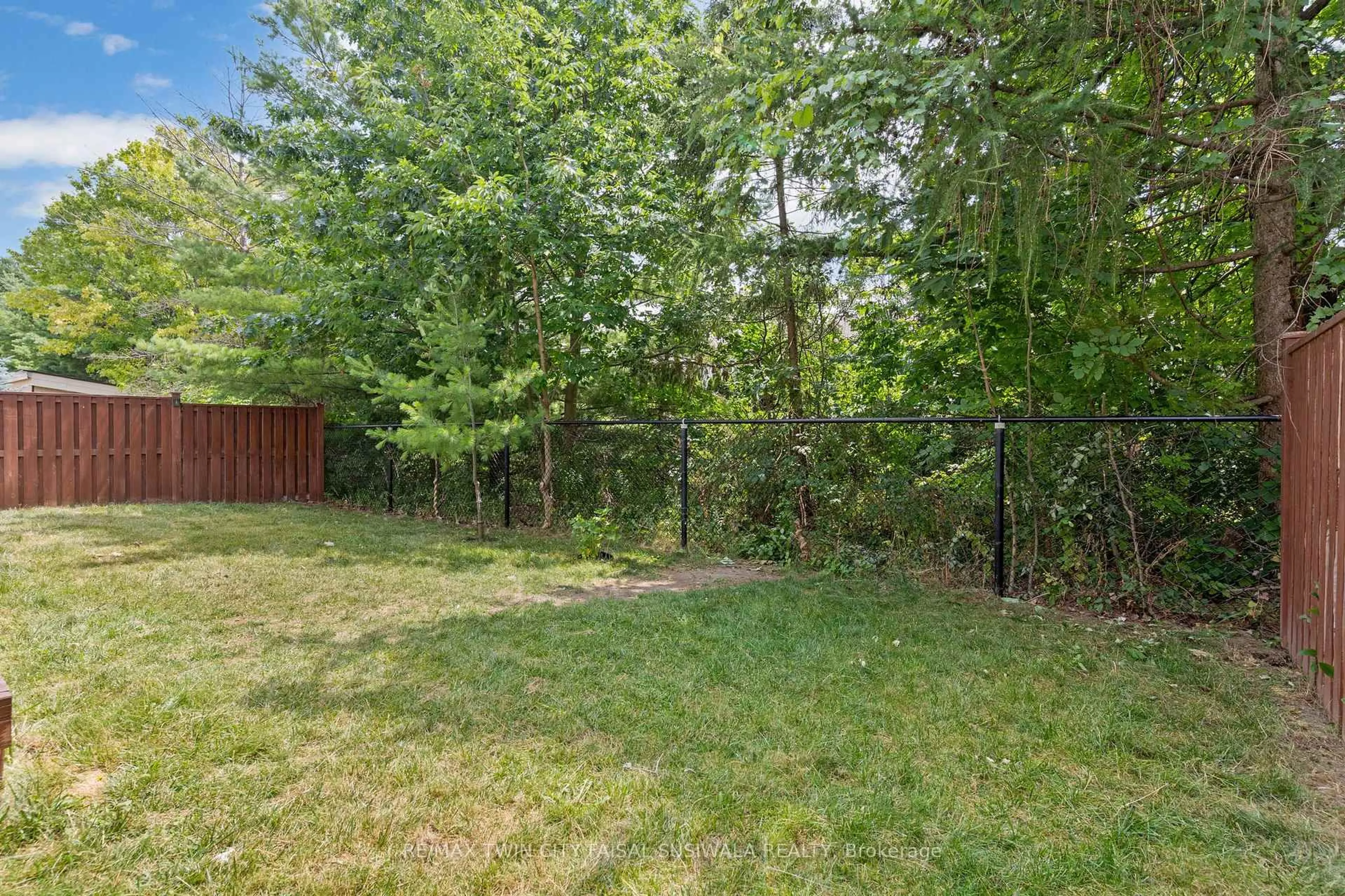 Patio, forest/trees view for 170 Garth Massey Dr, Cambridge Ontario N1T 2G4