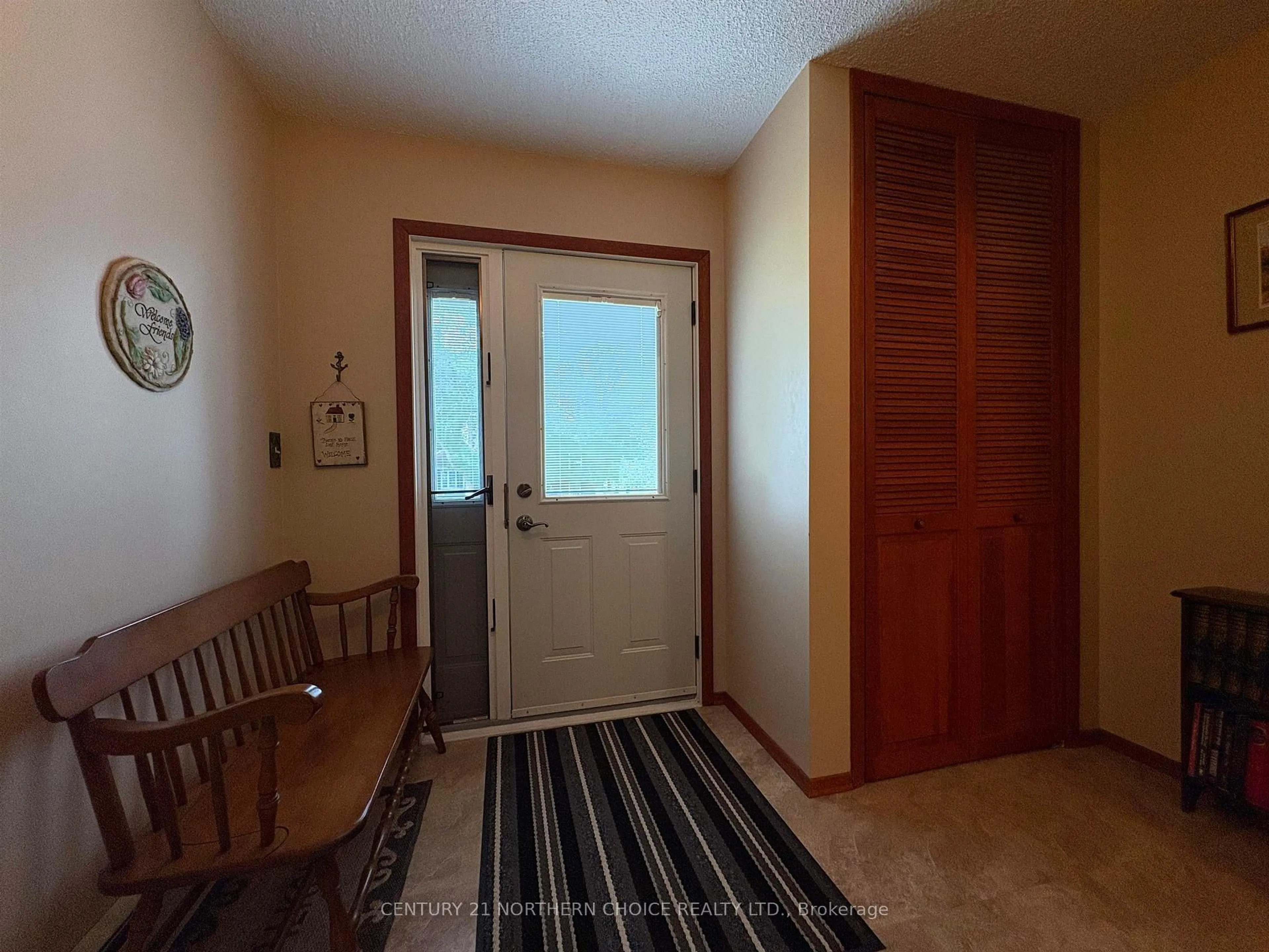 Indoor entryway for 952 Russell Bywy, Fort Frances Ontario P9A 3N9