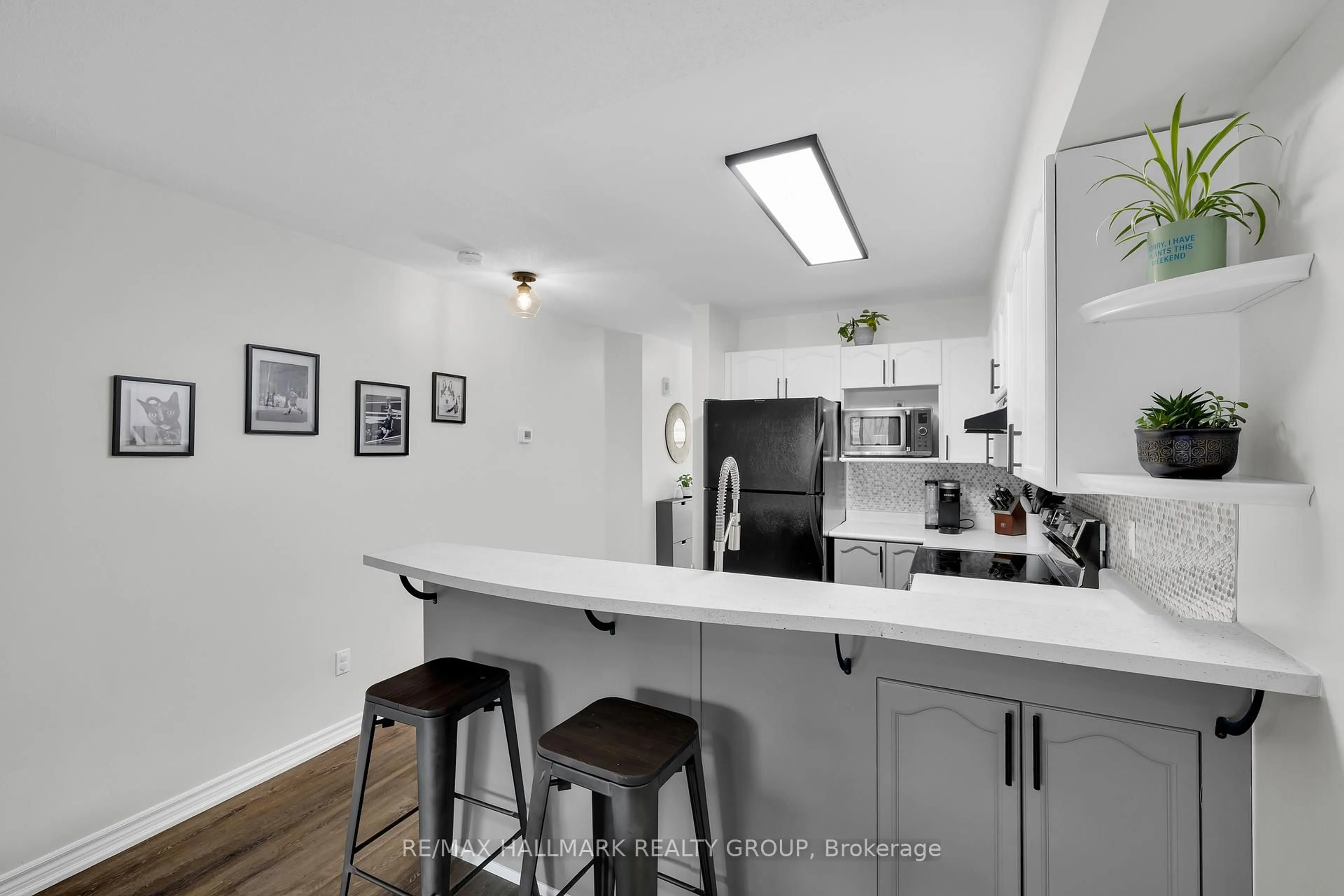 Open concept kitchen, unknown for 1344 Guthrie St, Ottawa Ontario K2H 1G8