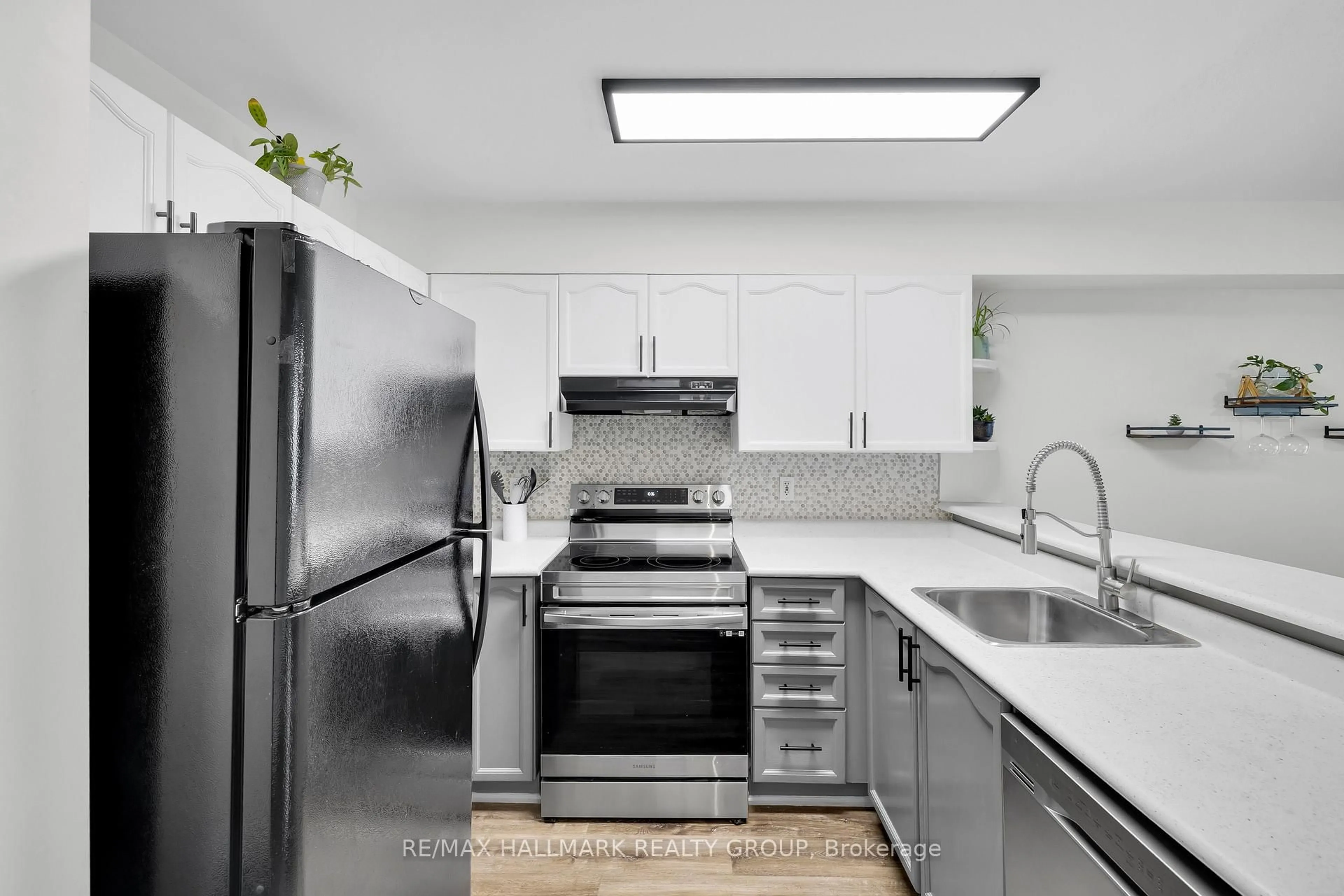 Standard kitchen, unknown for 1344 Guthrie St, Ottawa Ontario K2H 1G8