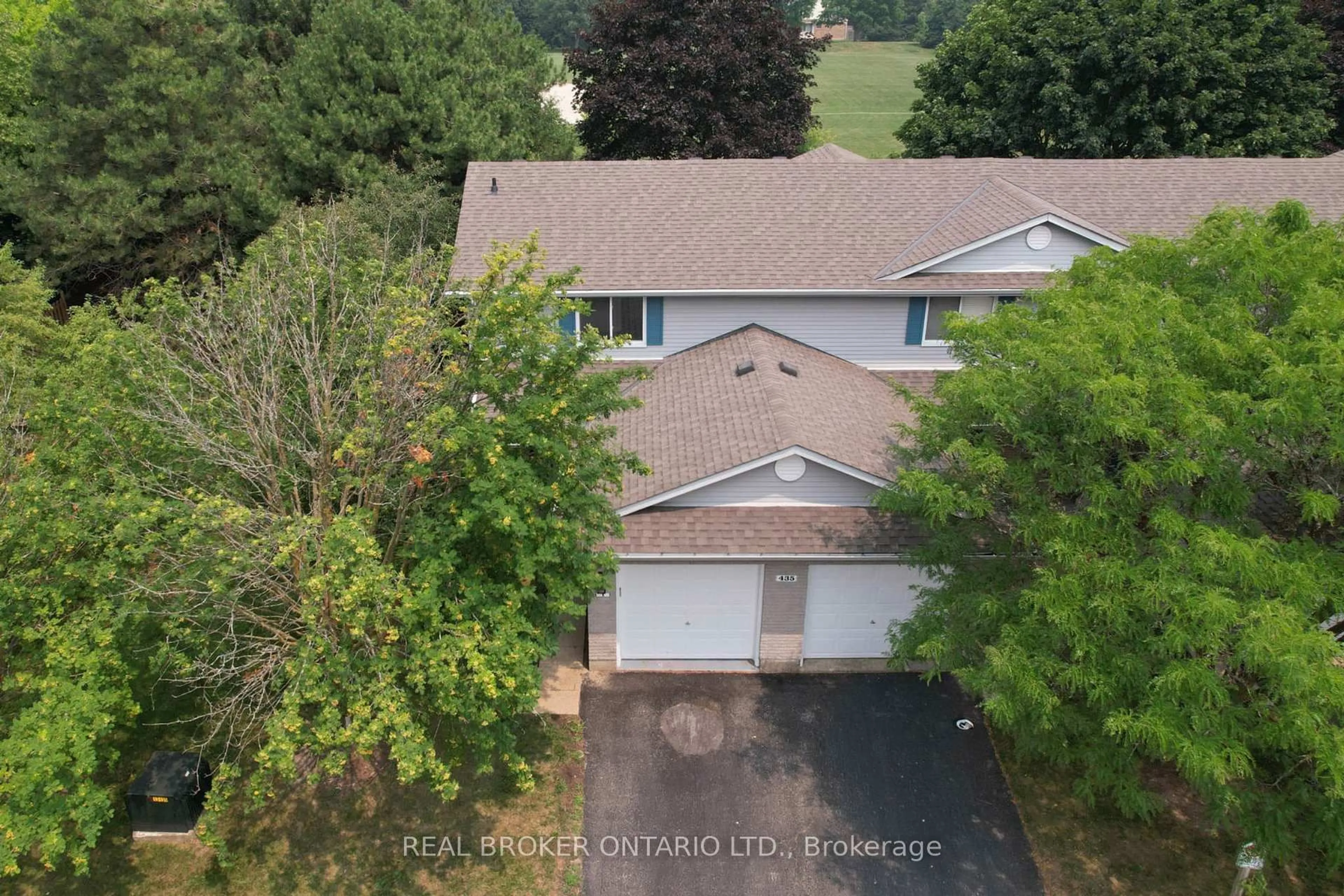 A pic from outside/outdoor area/front of a property/back of a property/a pic from drone, unknown for 435 Kingscourt Dr #1, Waterloo Ontario N2K 3R5