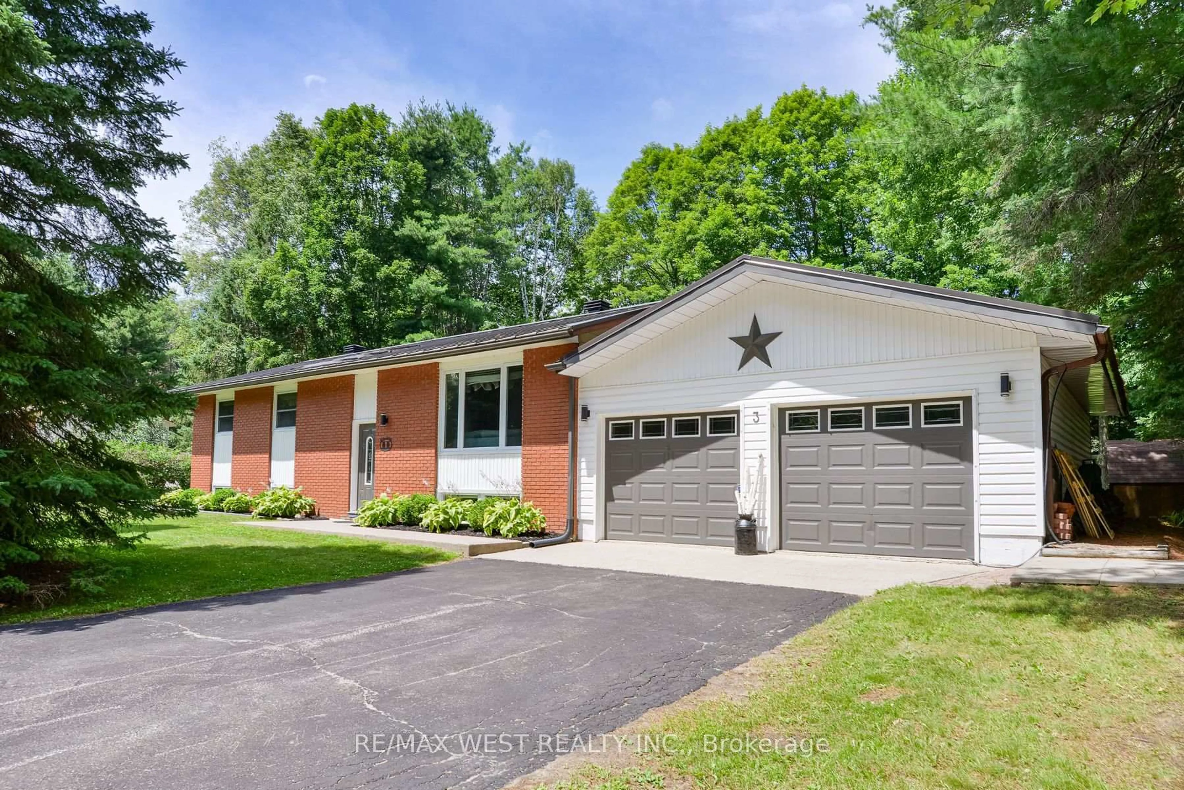 Home with brick exterior material, street for 3 Mccrank Dr, Bracebridge Ontario P1L 1A9