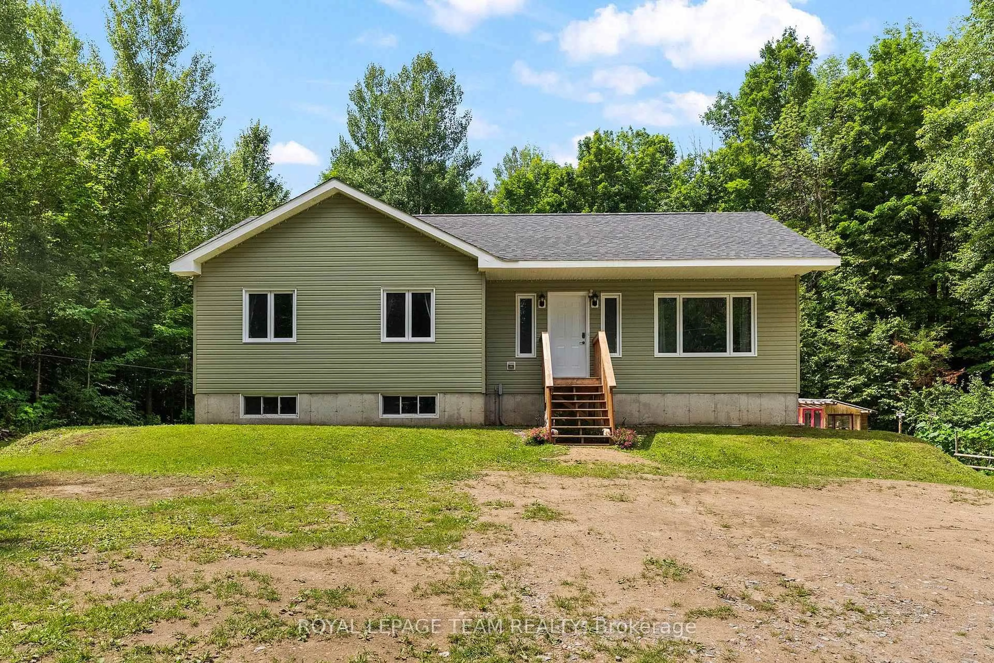 Home with vinyl exterior material, building for 405 Calvin Rd, Haley Station Ontario K0J 1Y0
