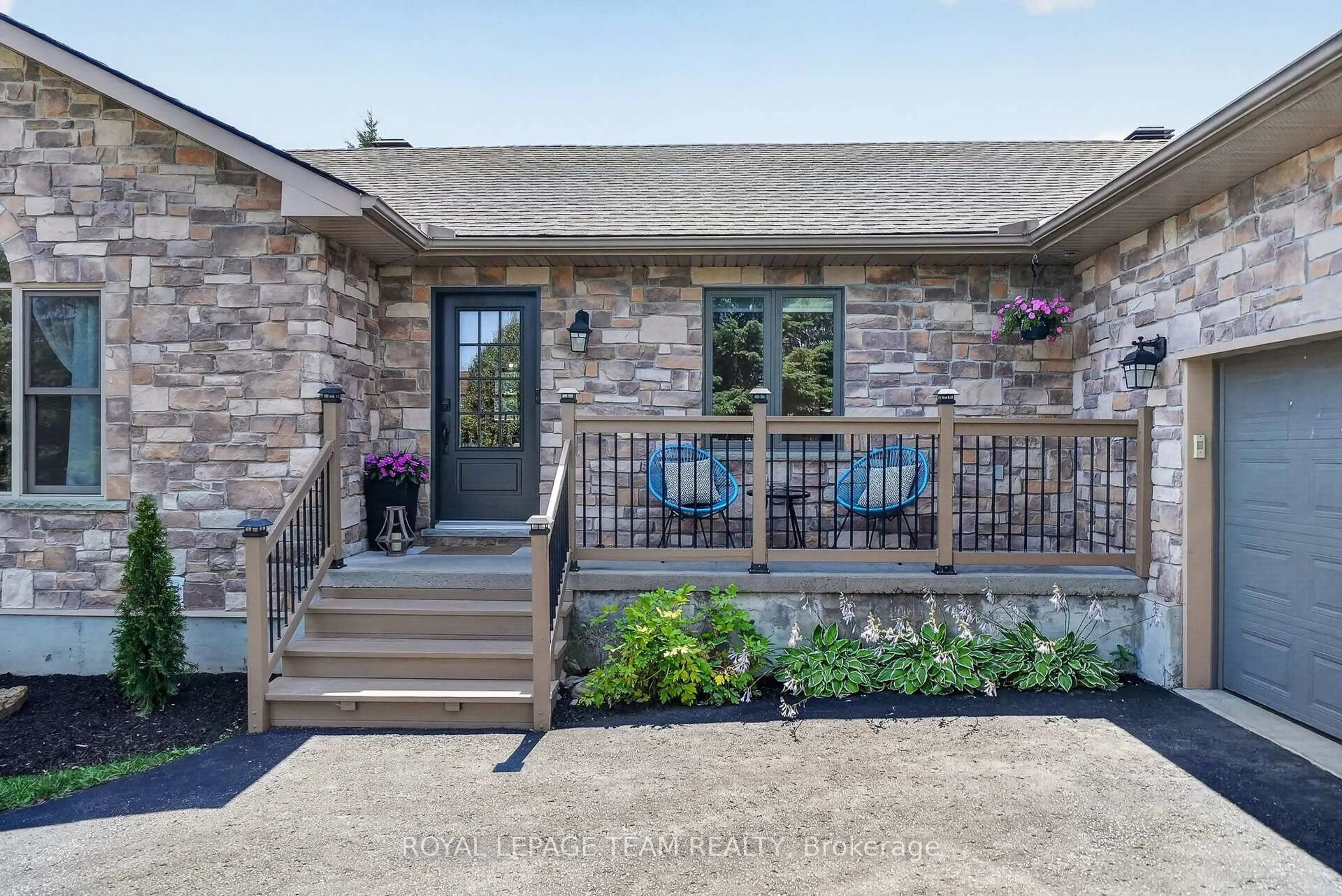 Home with brick exterior material, unknown for 1550 Stanleyfield Cres, Greely Ontario K4P 1M7