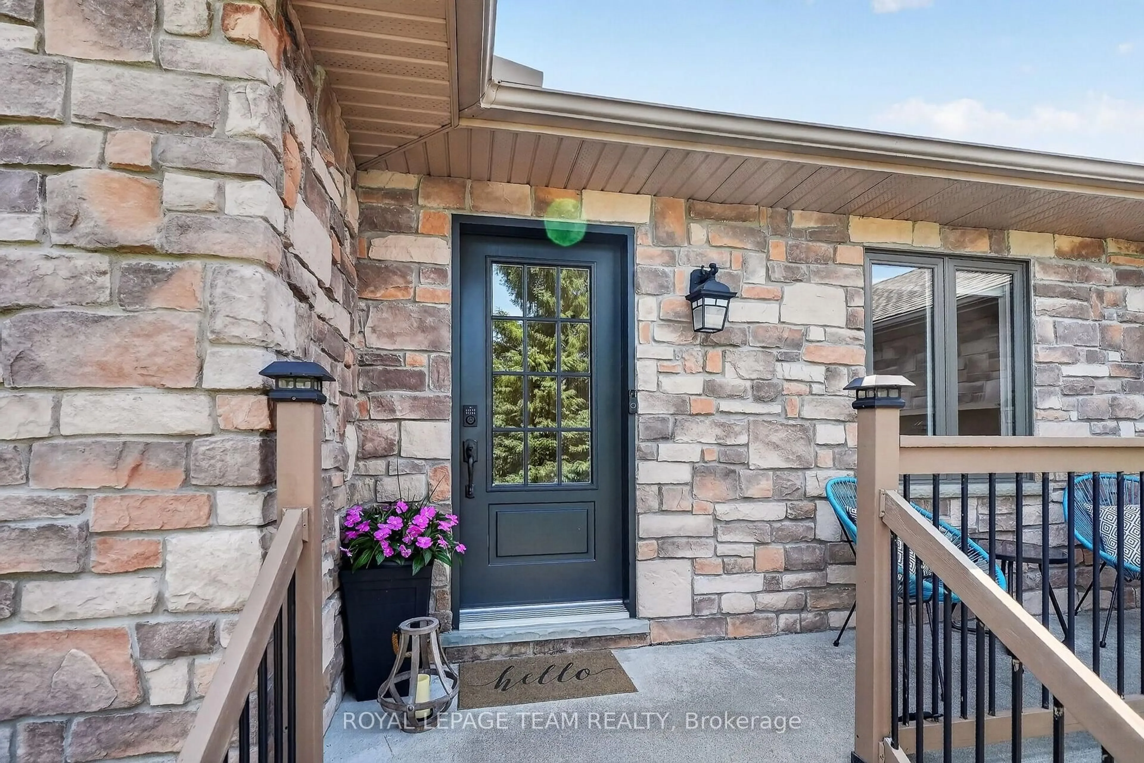 Indoor entryway for 1550 Stanleyfield Cres, Greely Ontario K4P 1M7
