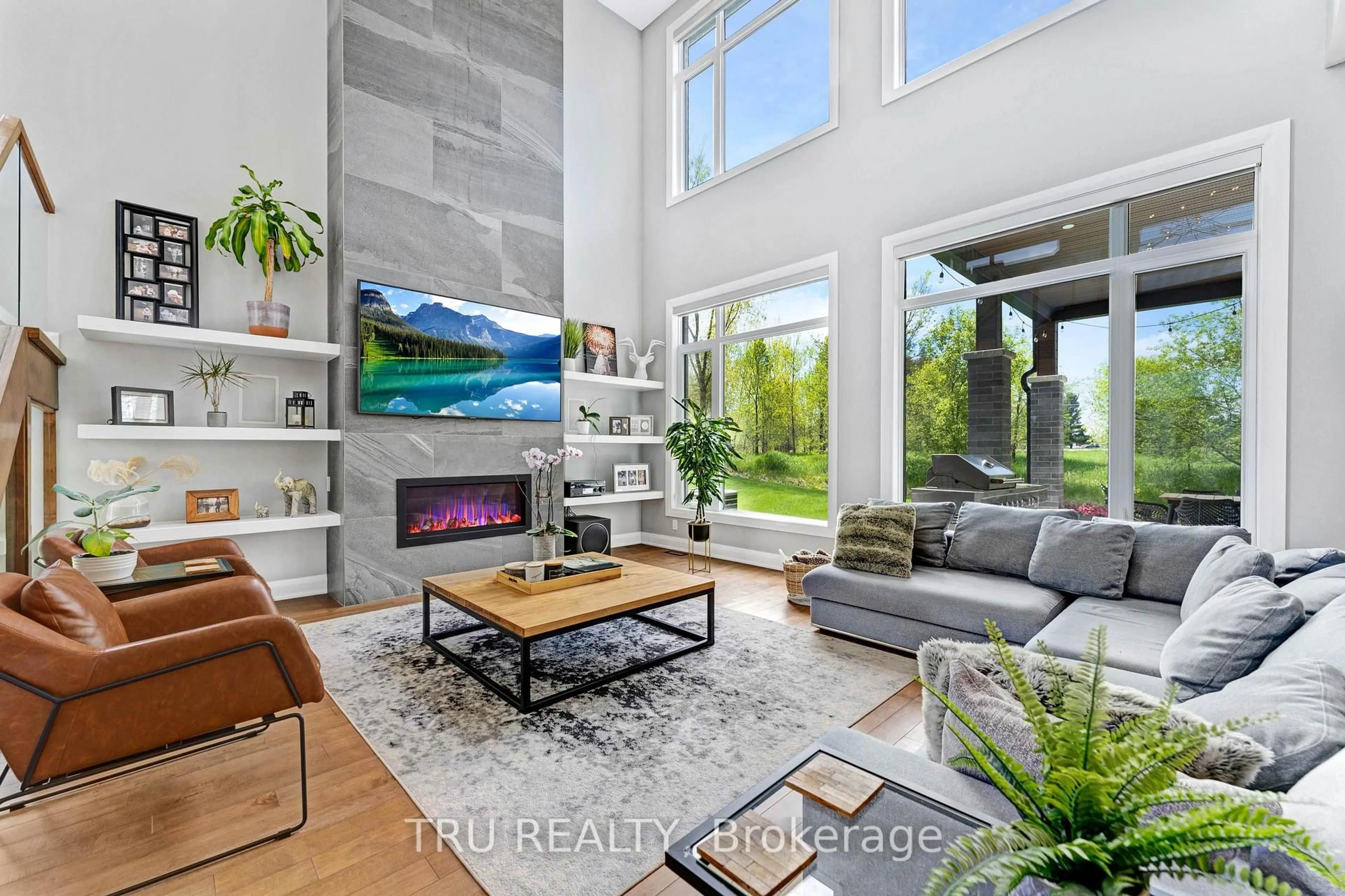 Living room with furniture, unknown for 536 LEIMERK Crt, Manotick Ontario K4M 0B2