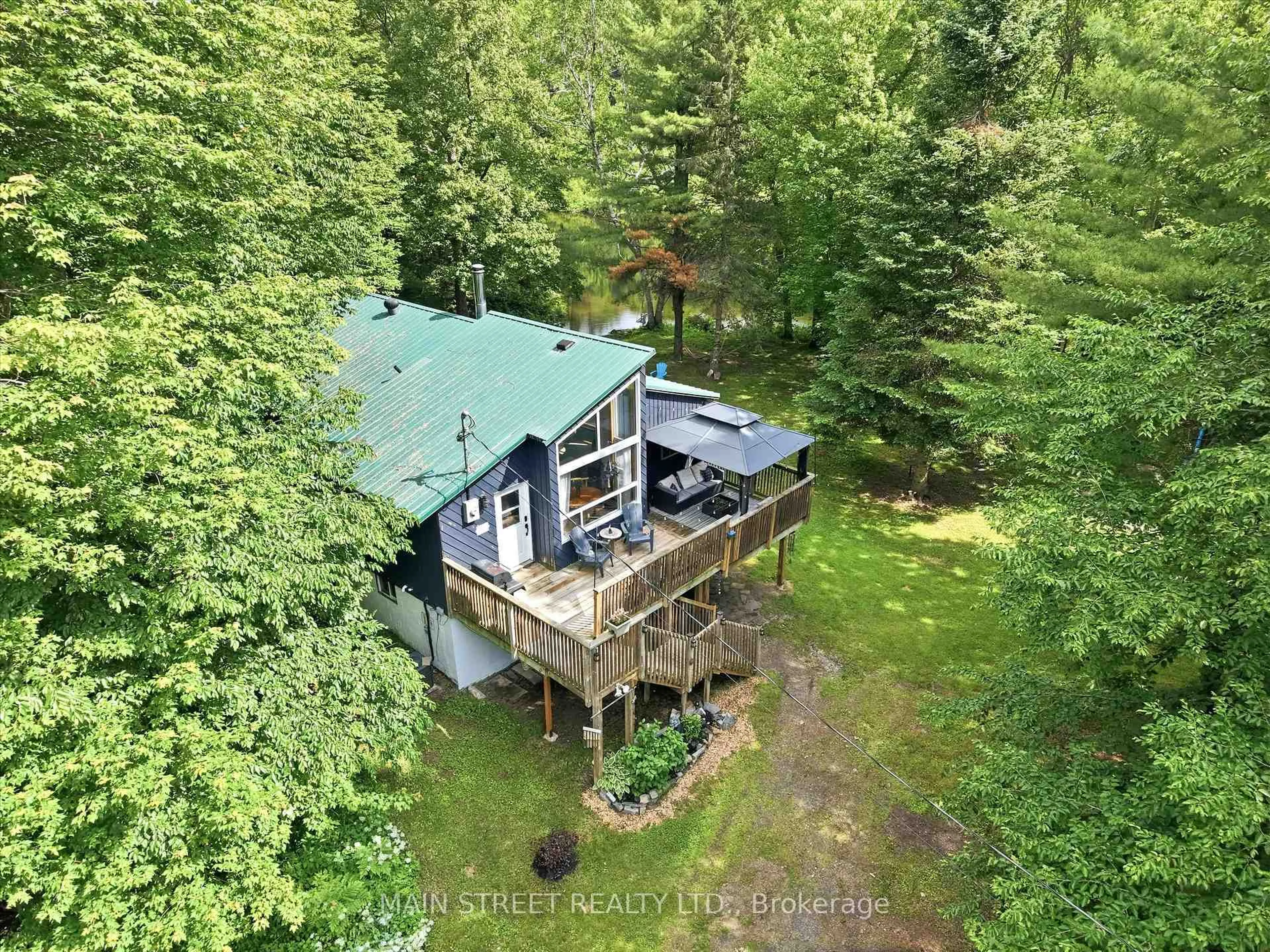 A pic from outside/outdoor area/front of a property/back of a property/a pic from drone, unknown for 1063 SHERWOOD FOREST Rd, Bracebridge Ontario P1L 1X3