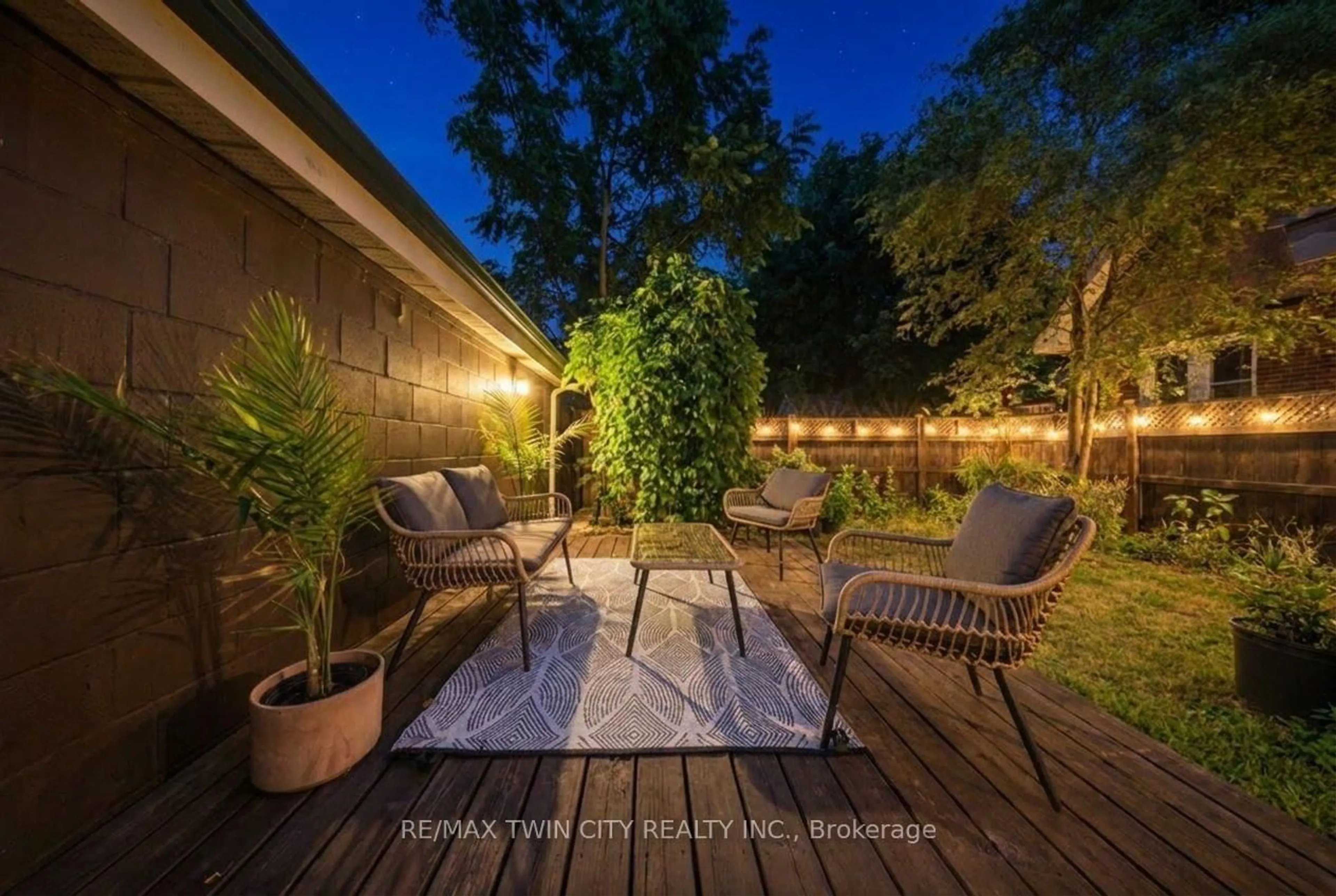 Patio, street for 254 Erie Ave, Brantford Ontario N3S 2H2