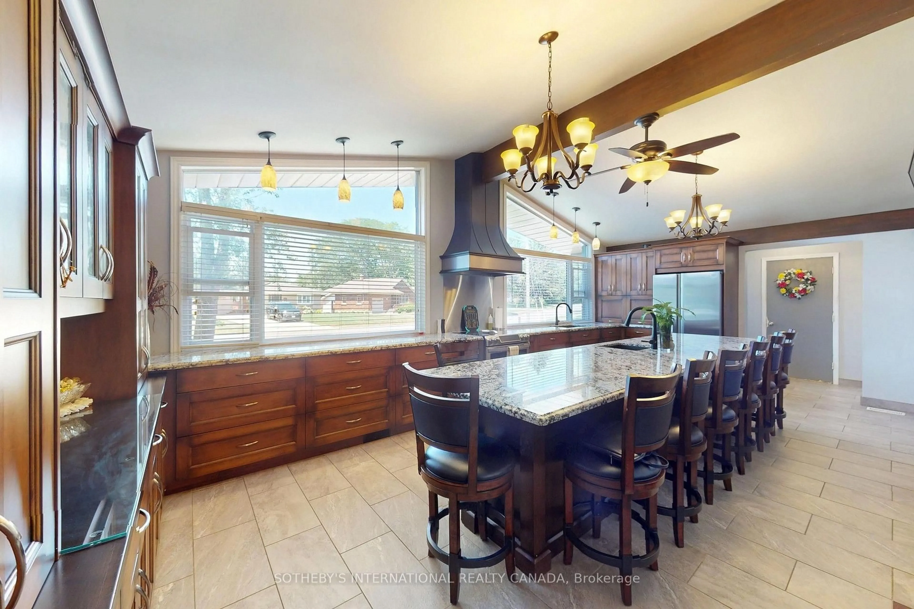 Open concept kitchen, ceramic/tile floor for 6292 BROOKFIELD Ave, Niagara Falls Ontario L2G 5R8