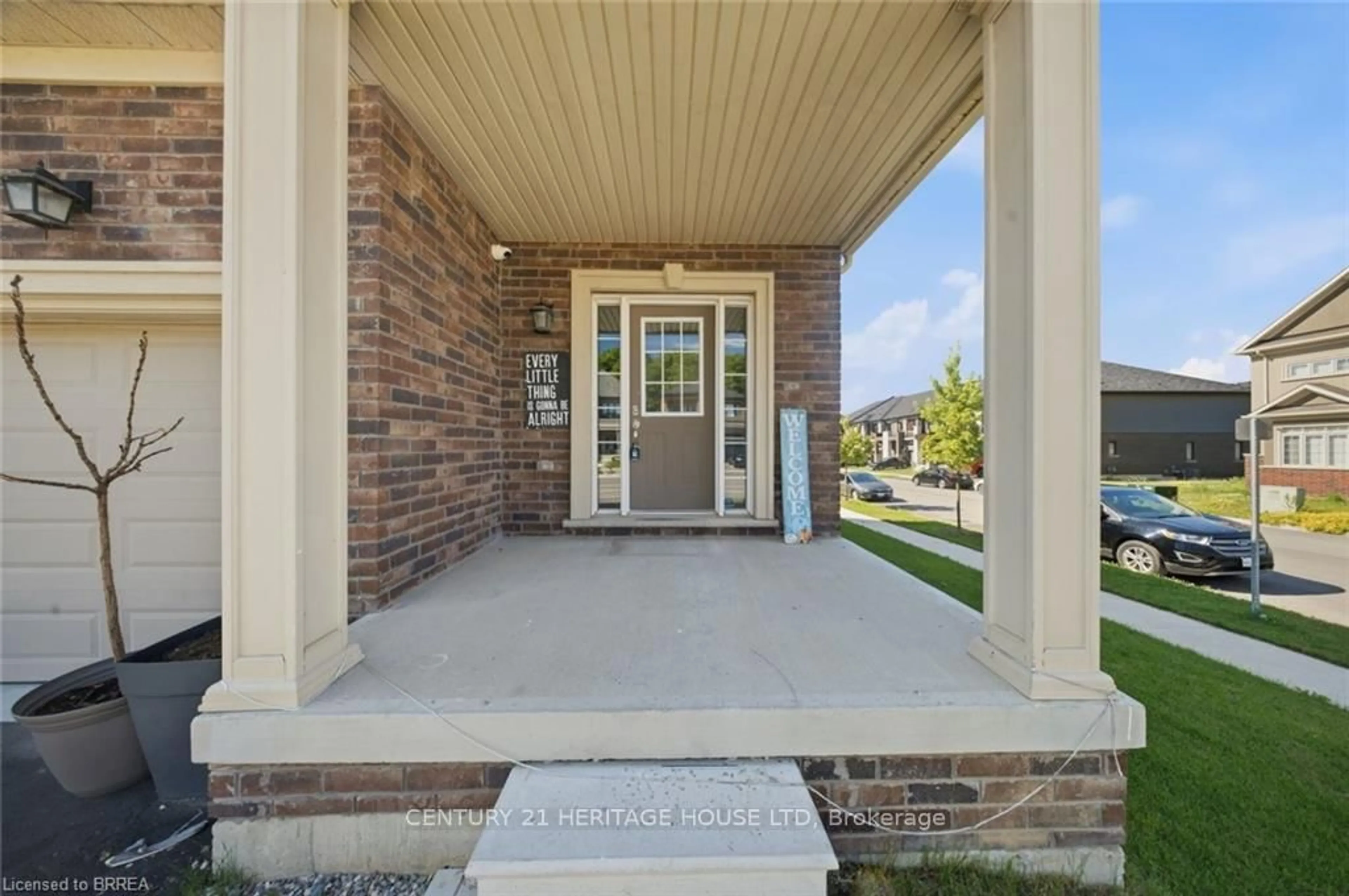 Indoor entryway for 18 Macklin St, Brantford Ontario N3V 0B2