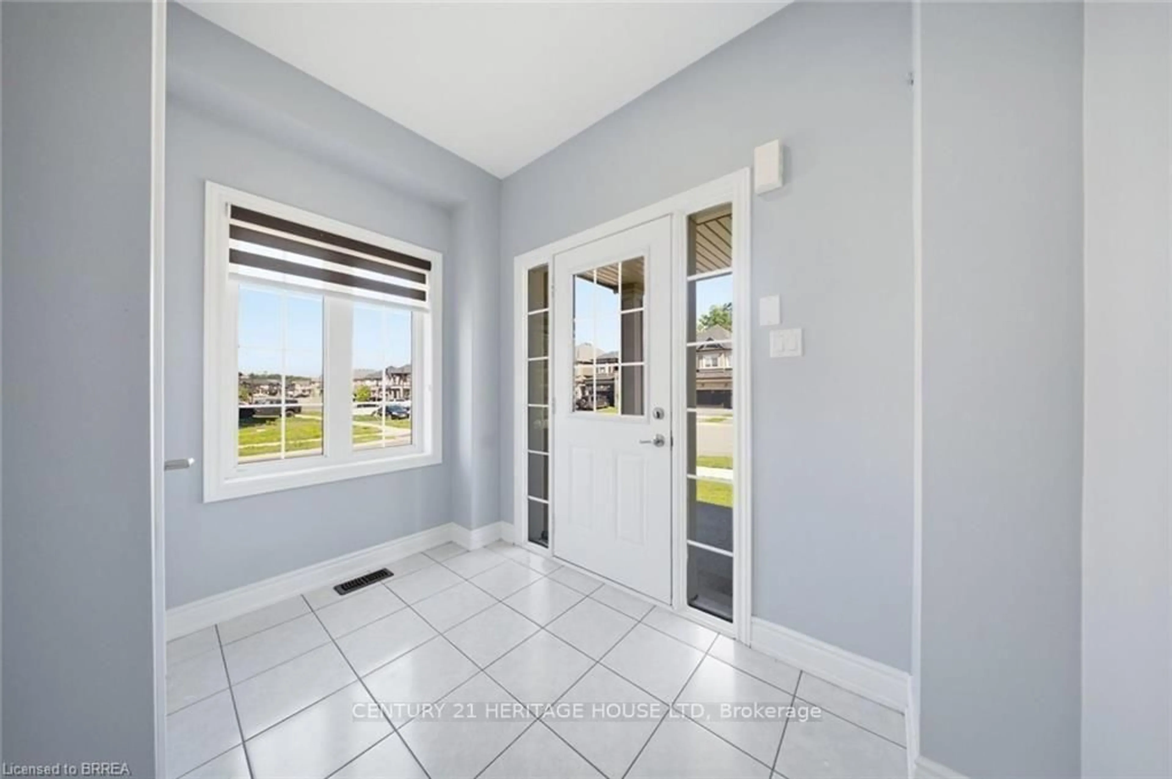 Indoor entryway for 18 Macklin St, Brantford Ontario N3V 0B2