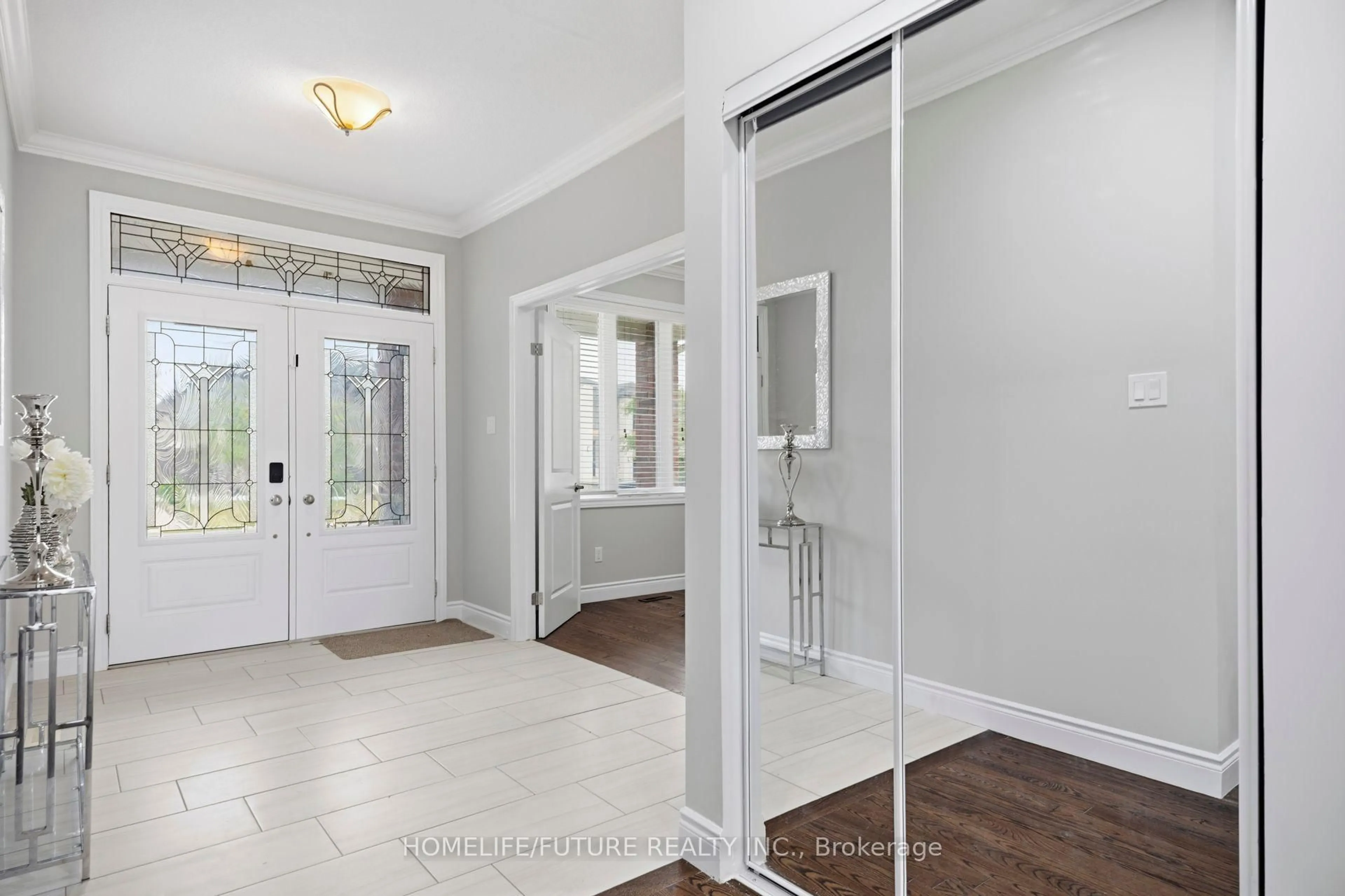 Indoor entryway for 1049 Melsetter Way, London North Ontario N6G 5C7