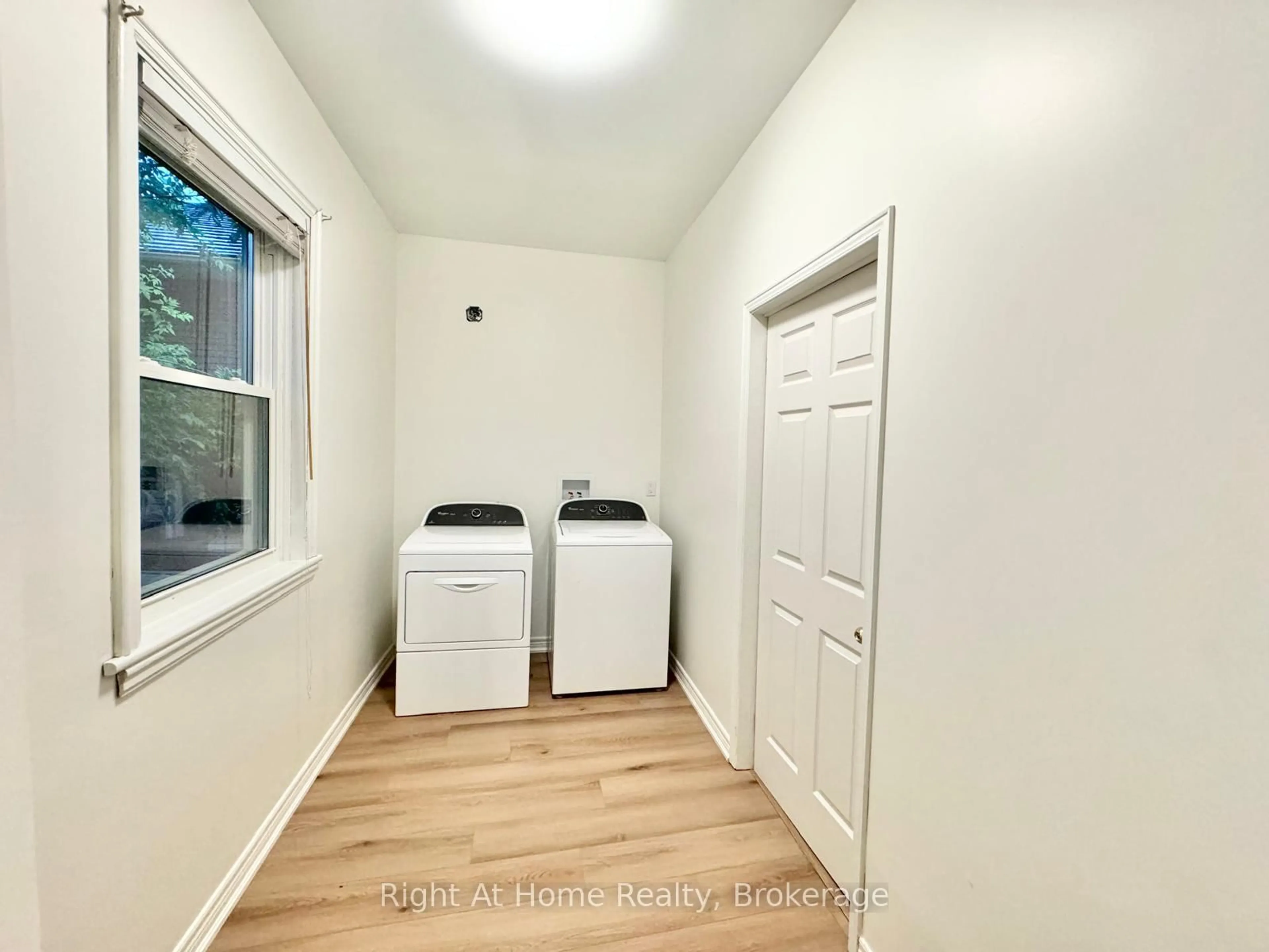 A pic of a room for 216 Hatt St, Hamilton Ontario L9H 2G8