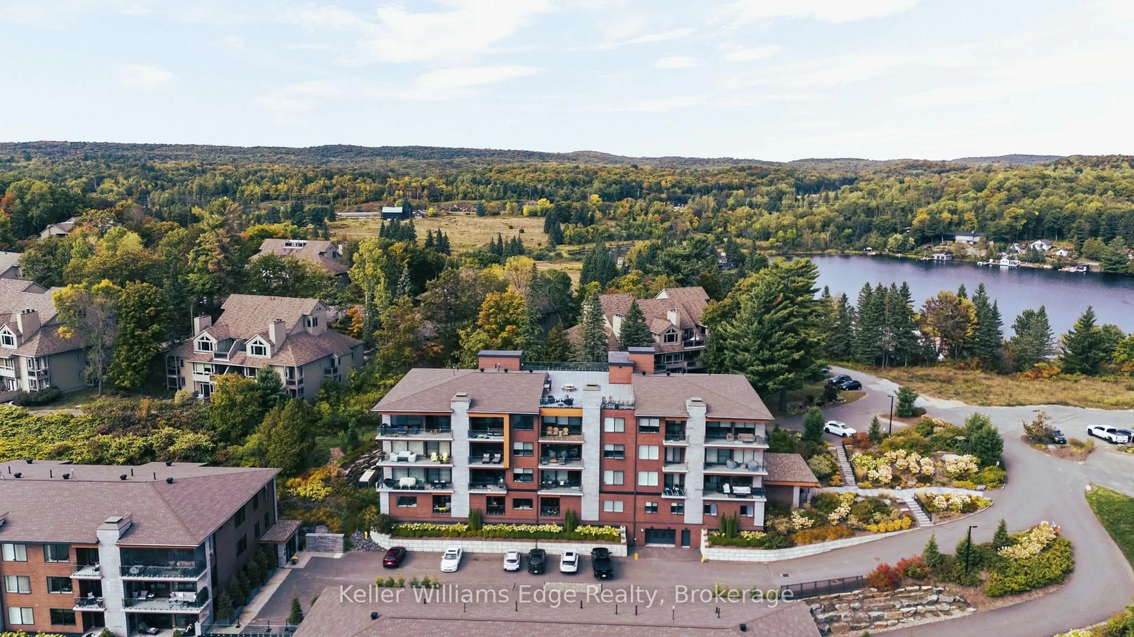 A pic from outside/outdoor area/front of a property/back of a property/a pic from drone, unknown for 727 Grandview Dr #209, Huntsville Ontario P1H 2J5
