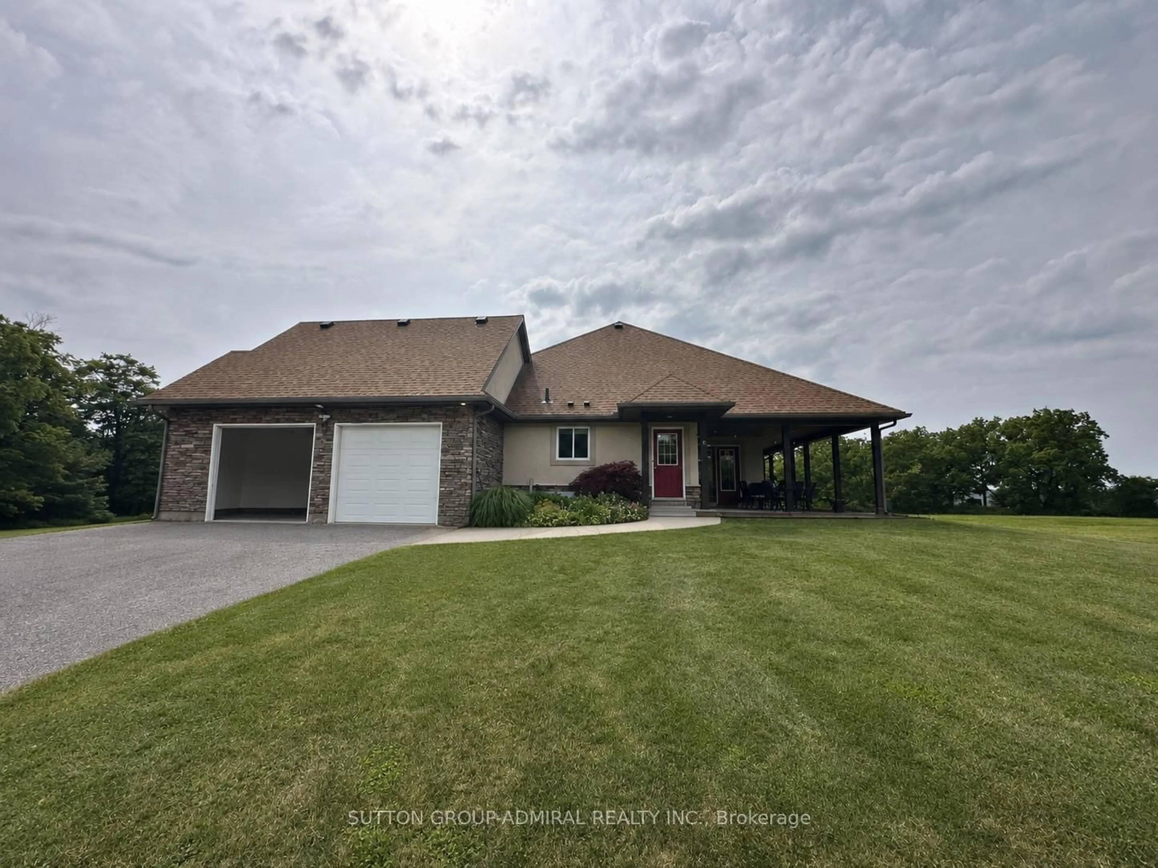 A pic from outside/outdoor area/front of a property/back of a property/a pic from drone, unknown for 2700 Bridge St, Fort Erie Ontario L0S 1N0