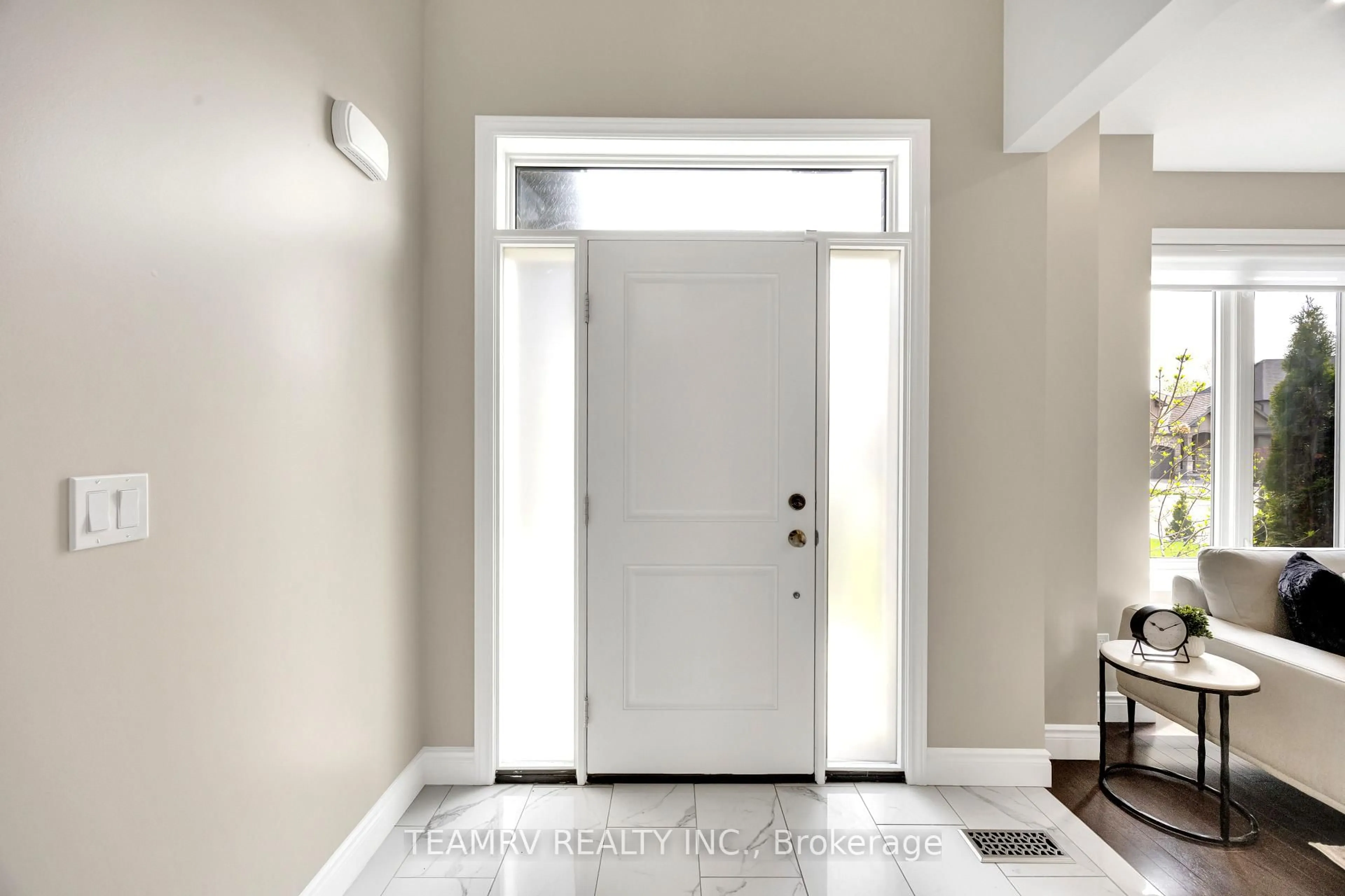 Indoor entryway for 382 Masters Dr, Woodstock Ontario N4T 0H9