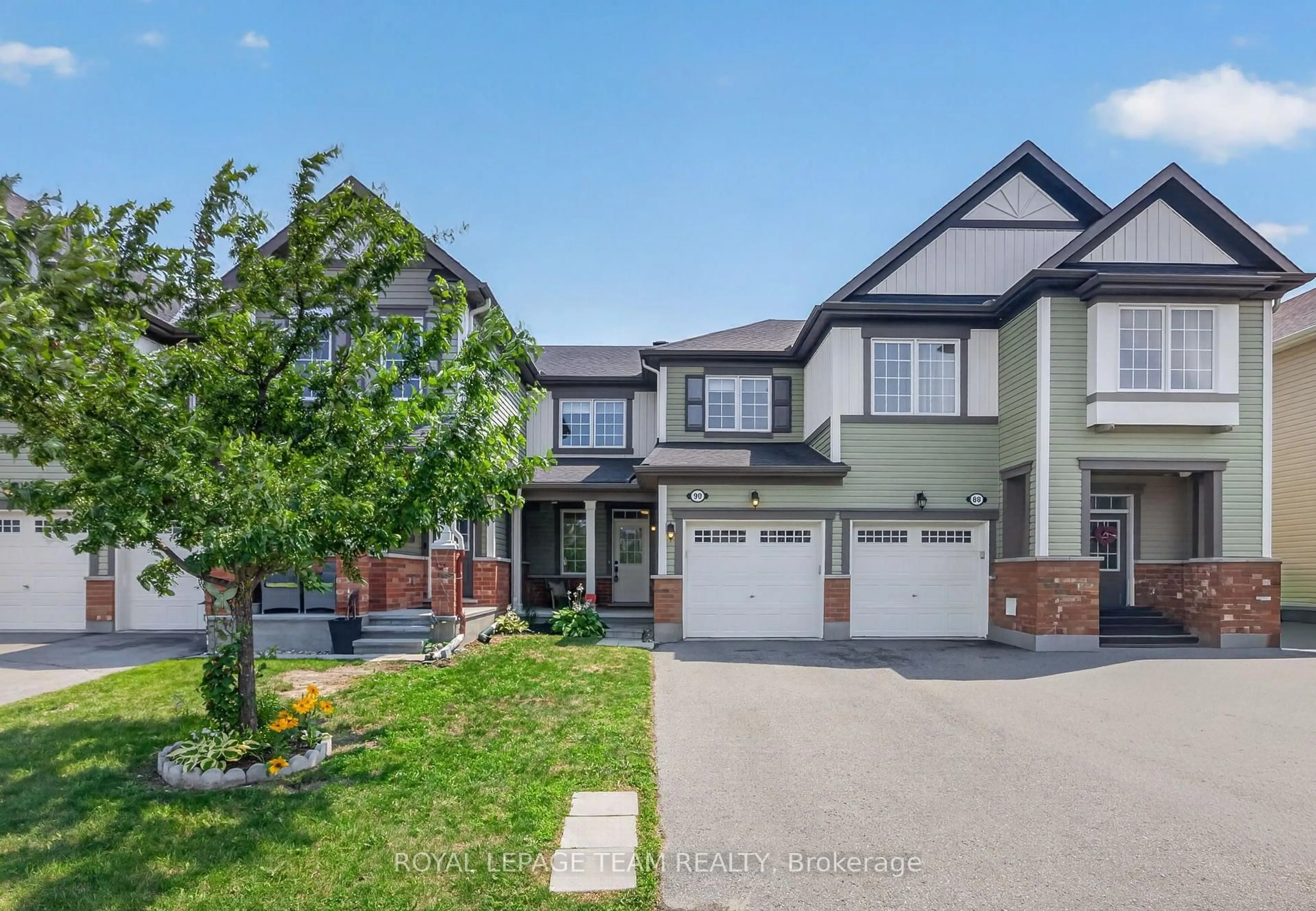 A pic from outside/outdoor area/front of a property/back of a property/a pic from drone, street for 90 Buffalograss Cres, Ottawa Ontario K2J 6H5
