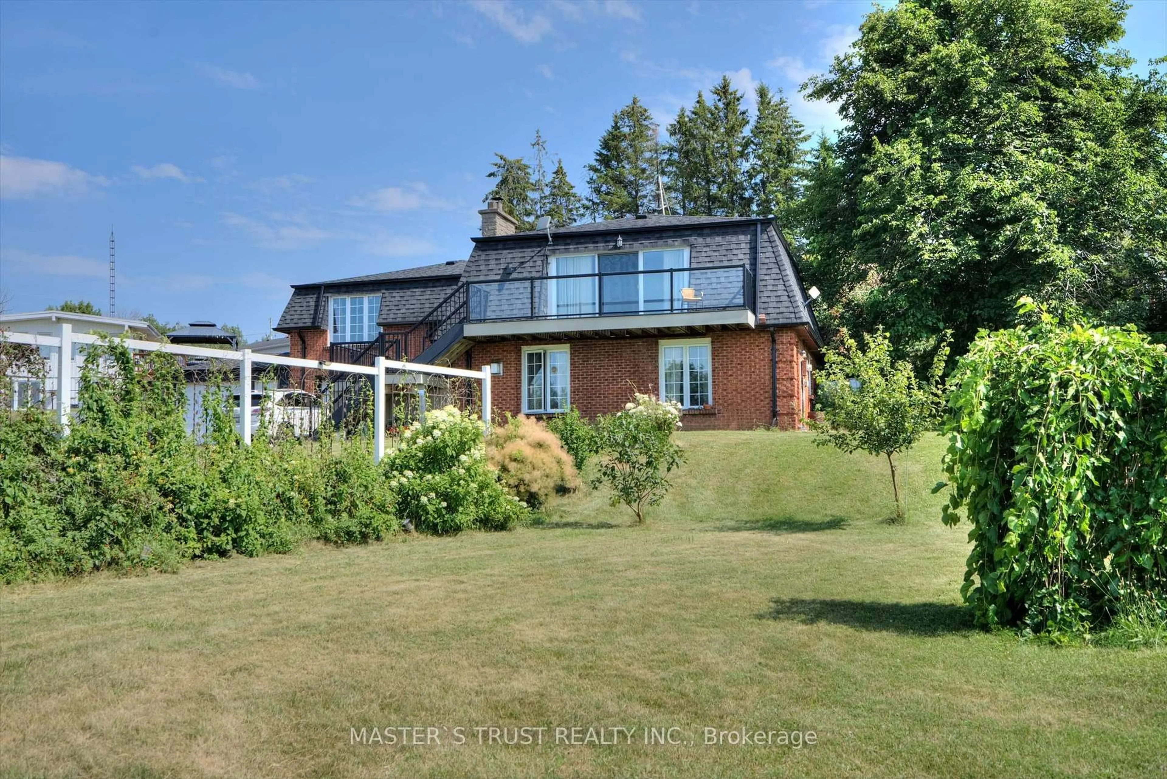 A pic from outside/outdoor area/front of a property/back of a property/a pic from drone, unknown for 200 SUMMIT Dr, Selwyn Ontario K0L 1T0