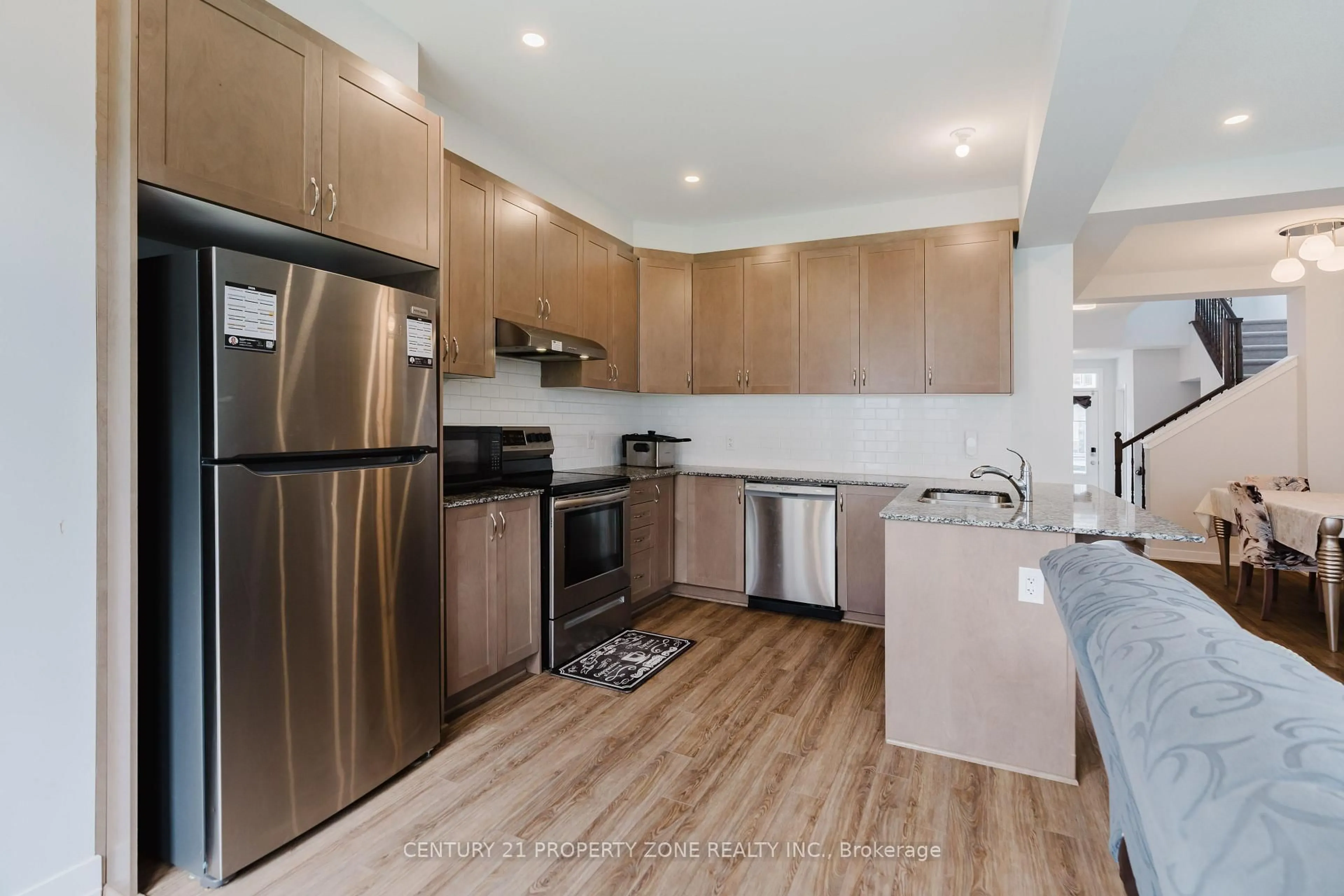 Standard kitchen, unknown for 1060 Curraglass Walk, Stittsville Ontario K2S 2A4