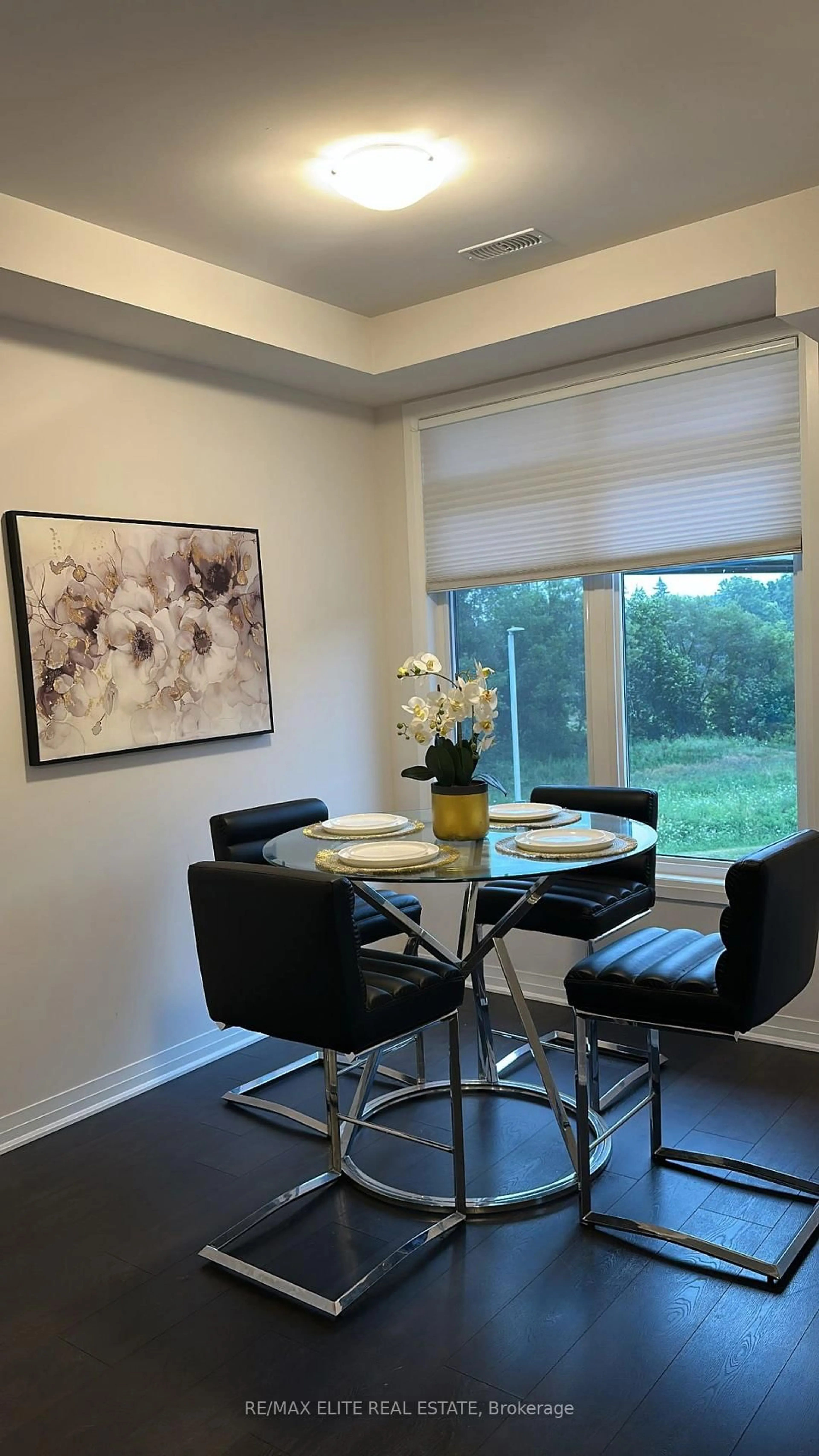 Dining room, wood/laminate floor for 2 Willow St #60, Brant Ontario N3L 0K7