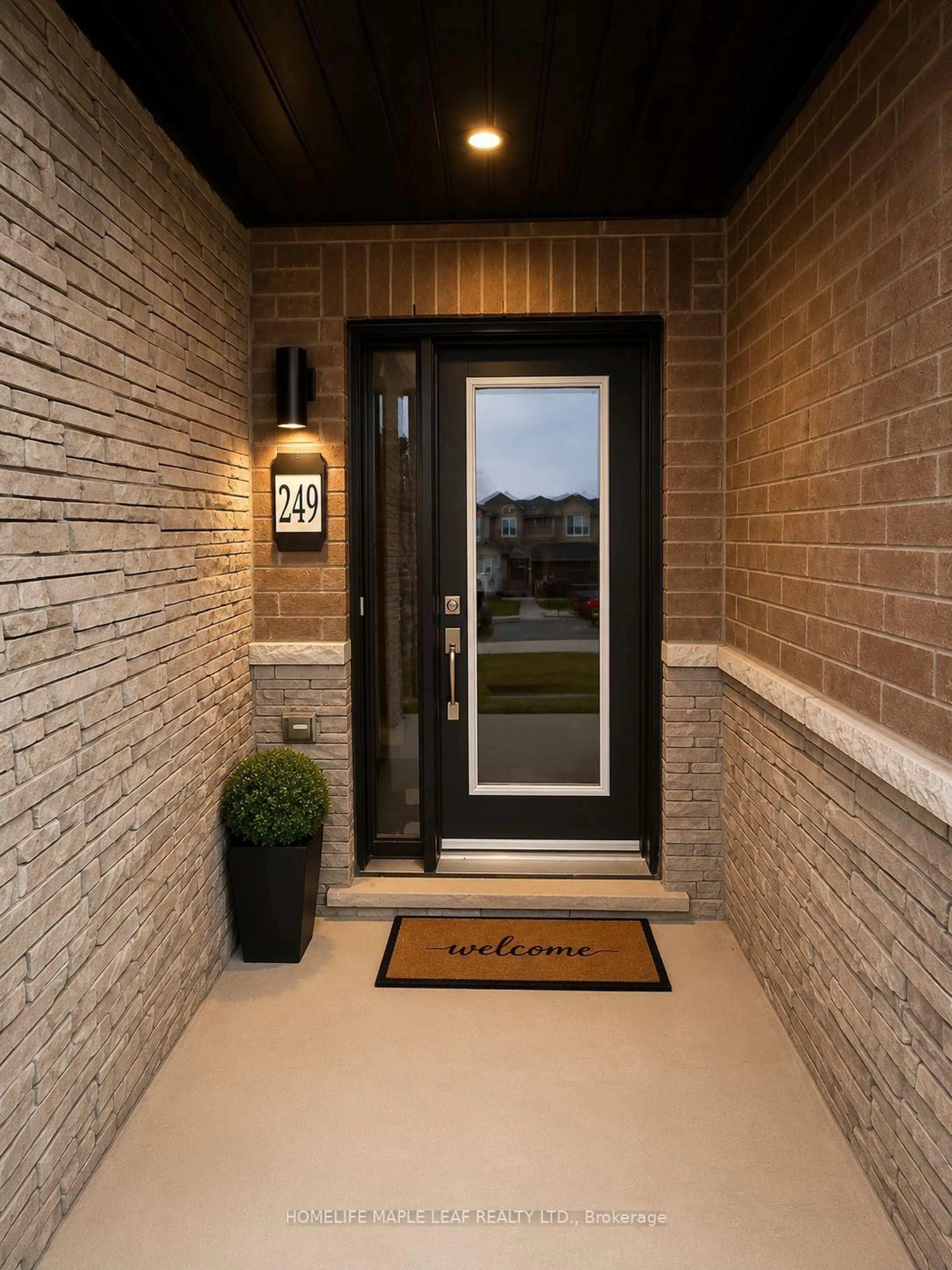 Indoor entryway for 249 Gillespie Dr, Brantford Ontario N3T 0W2