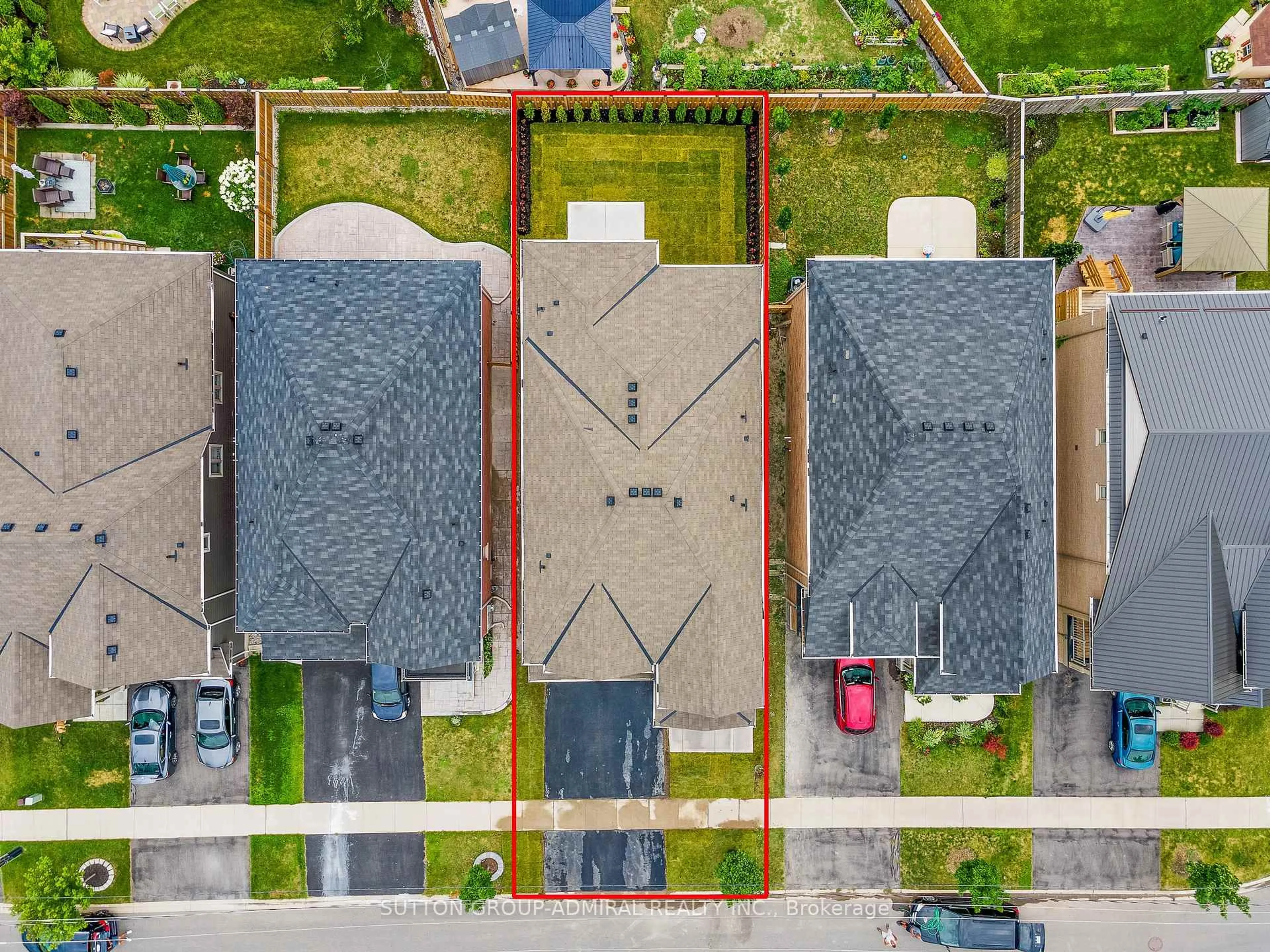 A pic from outside/outdoor area/front of a property/back of a property/a pic from drone, street for 943 Line 9 Rd, Niagara-on-the-Lake Ontario L0S 1J1