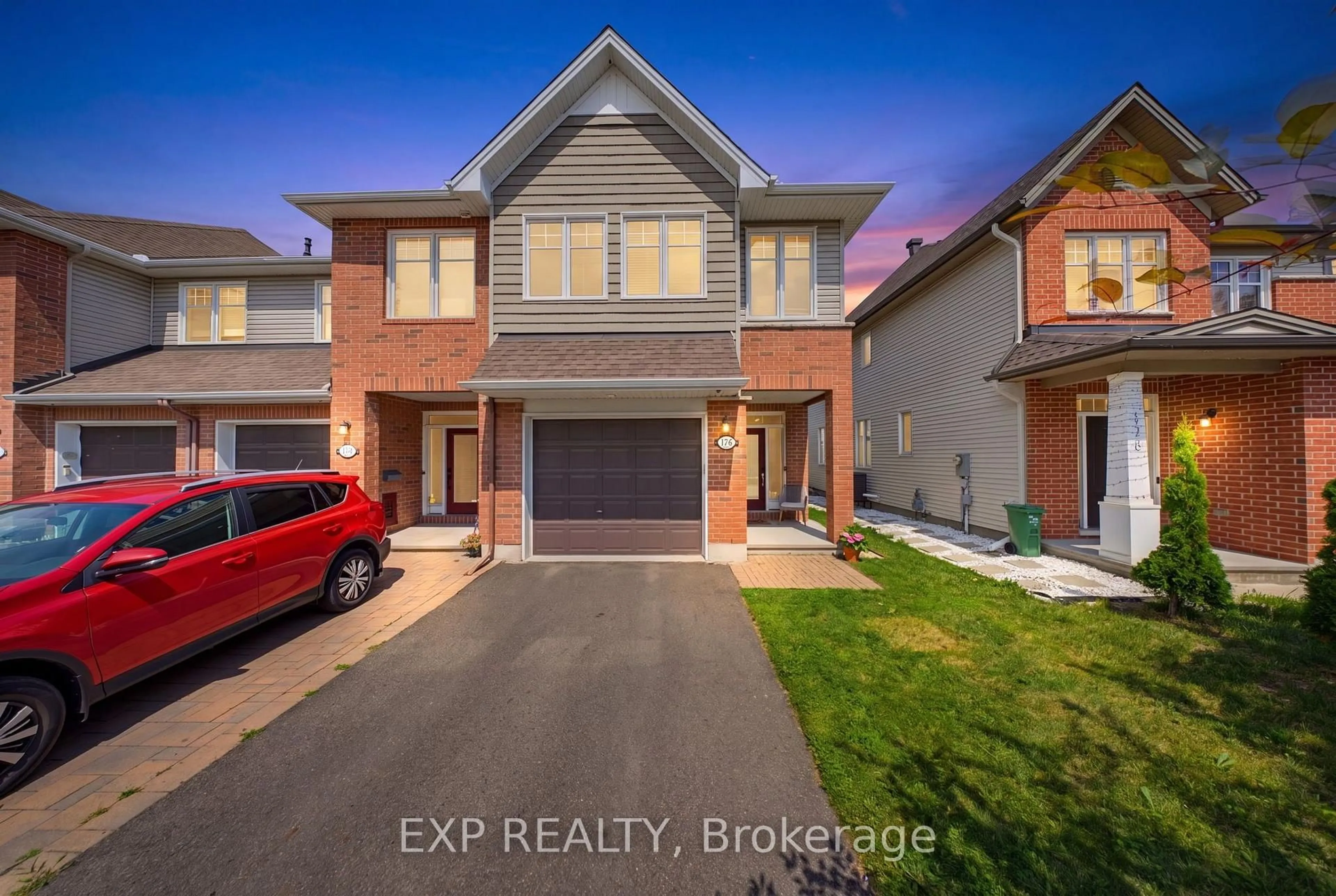 A pic from outside/outdoor area/front of a property/back of a property/a pic from drone, street for 176 Manorwood Cres, Ottawa Ontario K1T 3T8